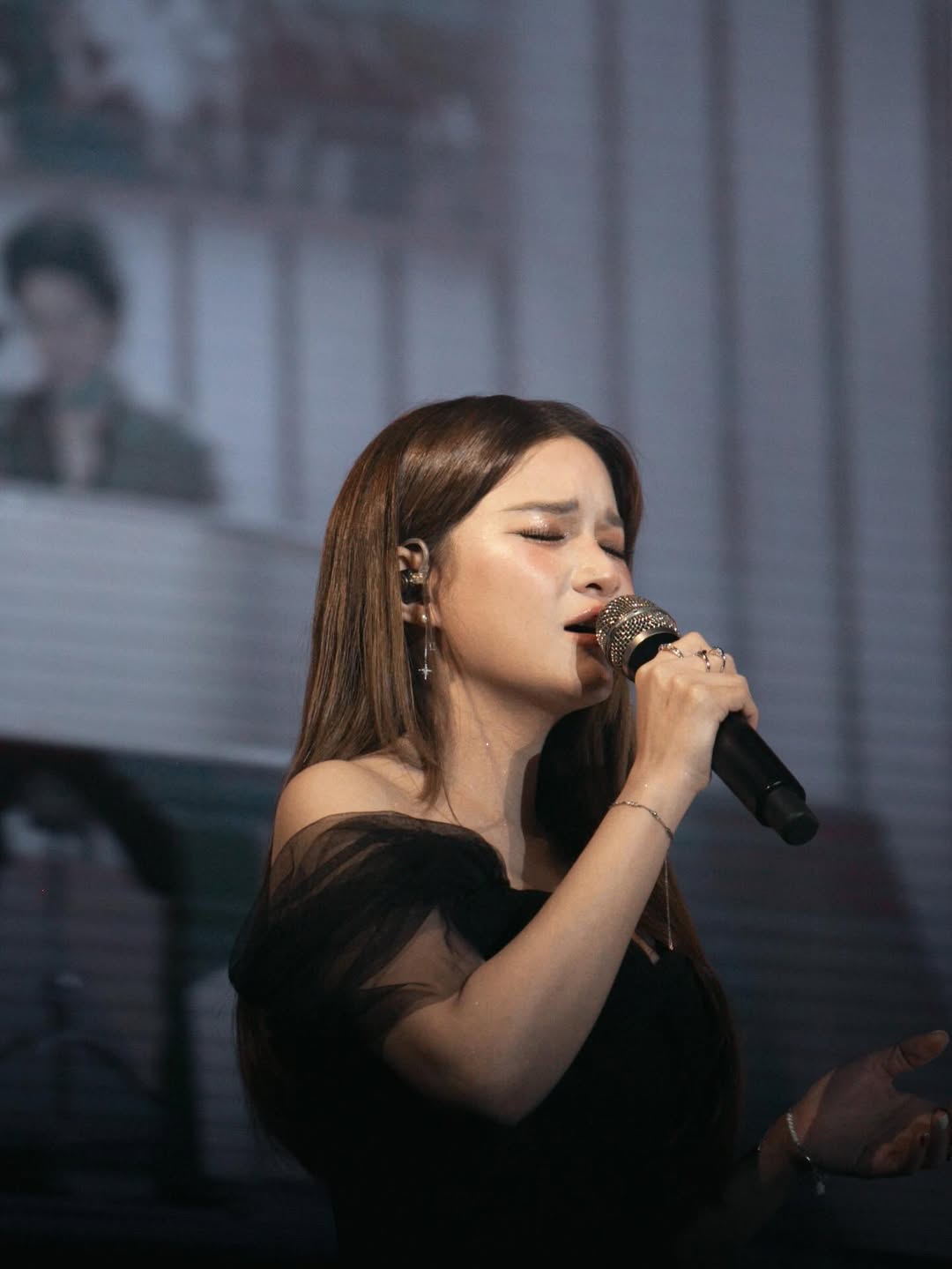 แพรว - คณิตกุล เนตรบุตร