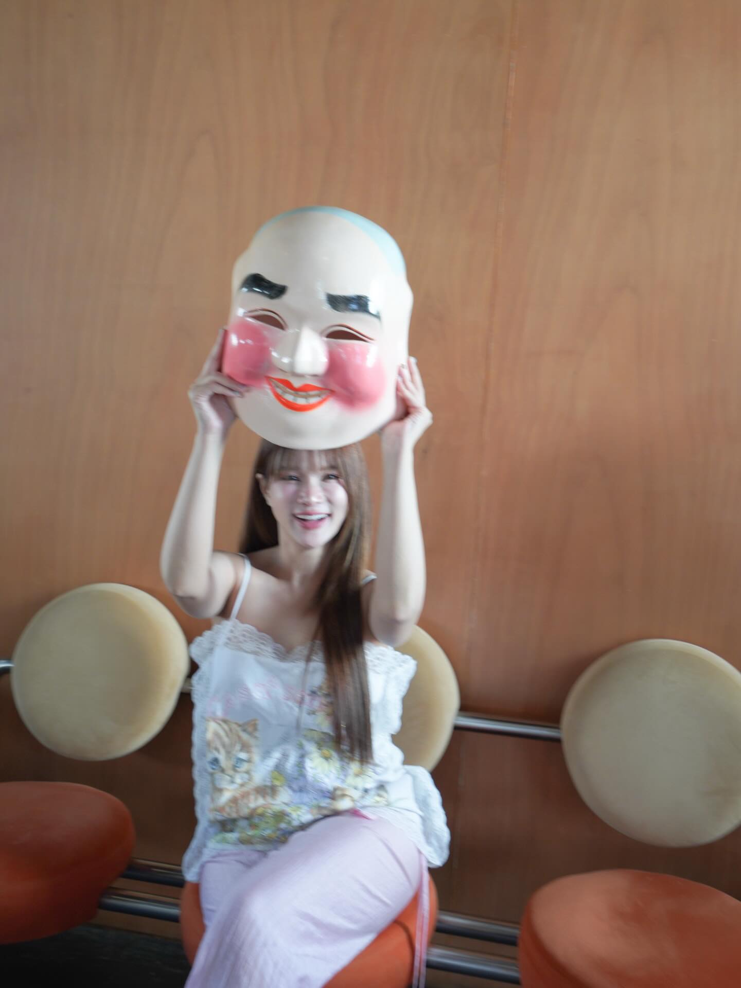 แพรว - คณิตกุล เนตรบุตร