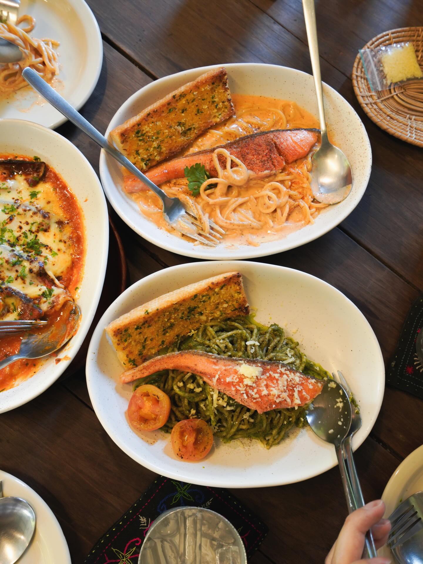 แพรว - คณิตกุล เนตรบุตร