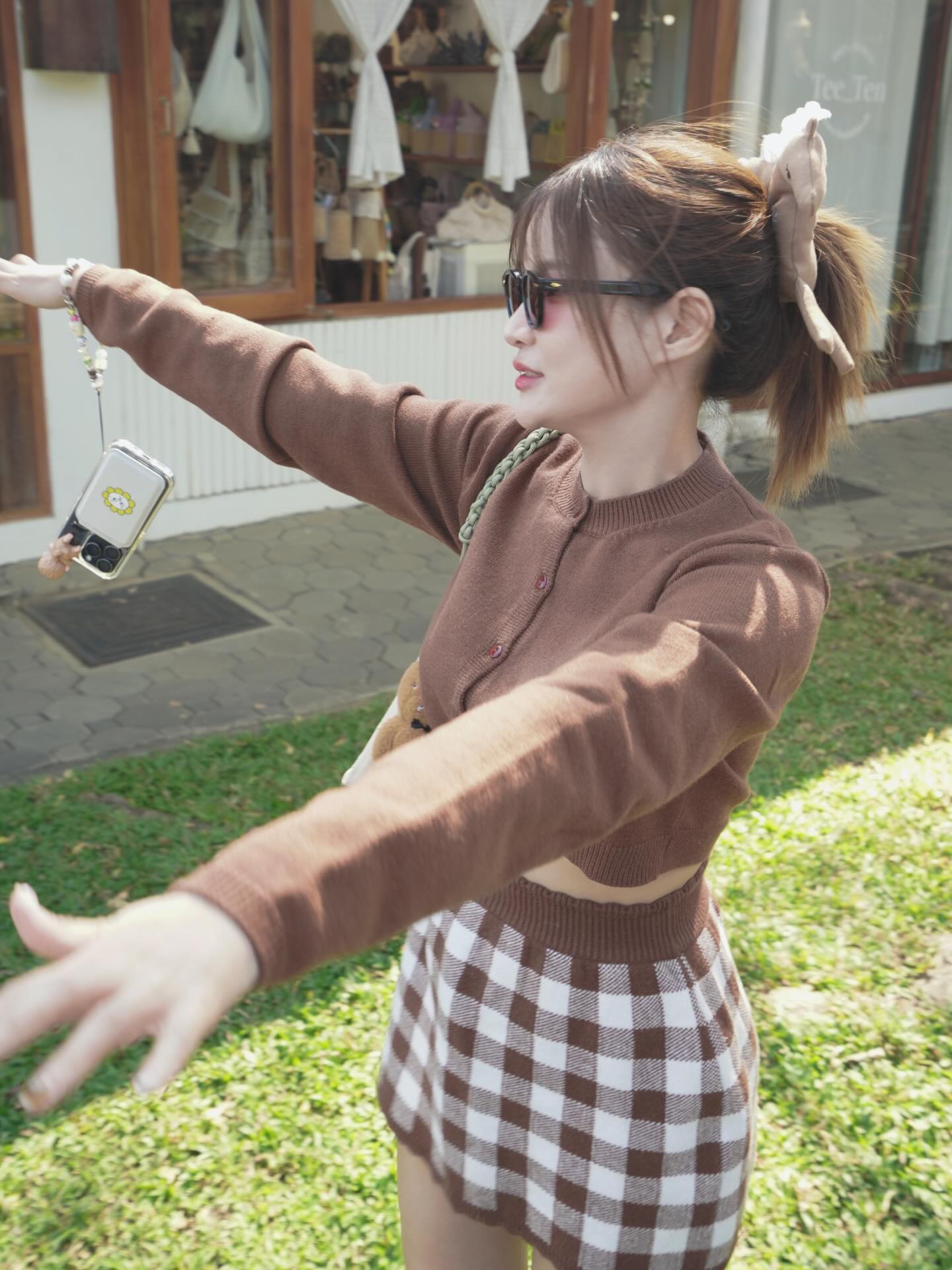 แพรว - คณิตกุล เนตรบุตร