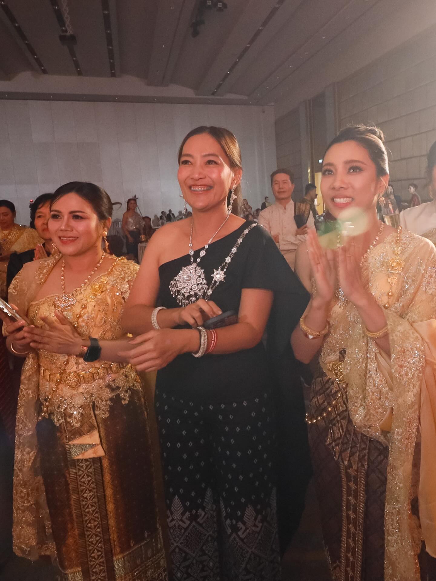 แพรว - คณิตกุล เนตรบุตร