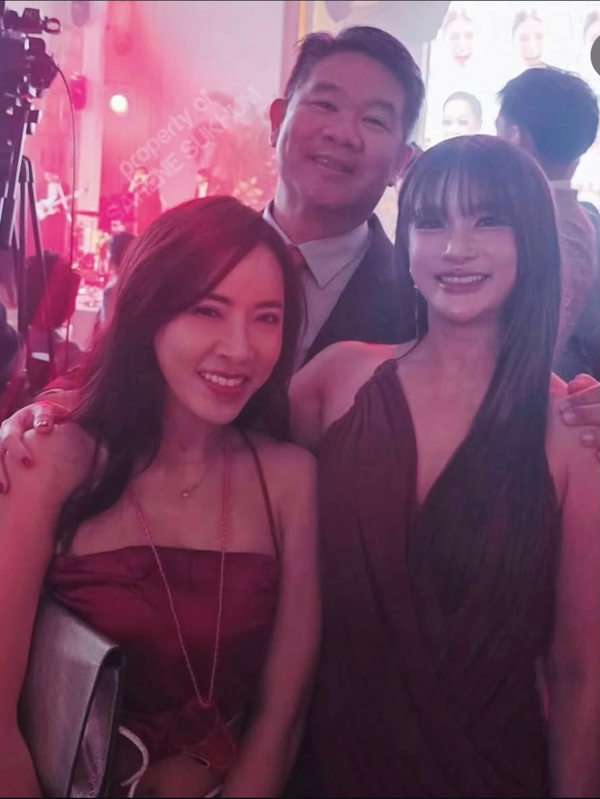 แพรว - คณิตกุล เนตรบุตร