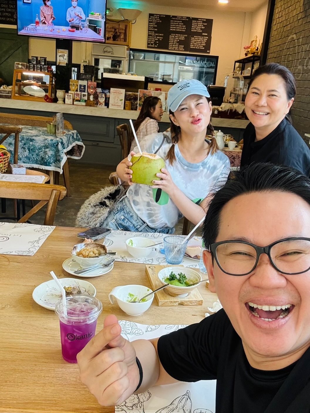 แพรว - คณิตกุล เนตรบุตร