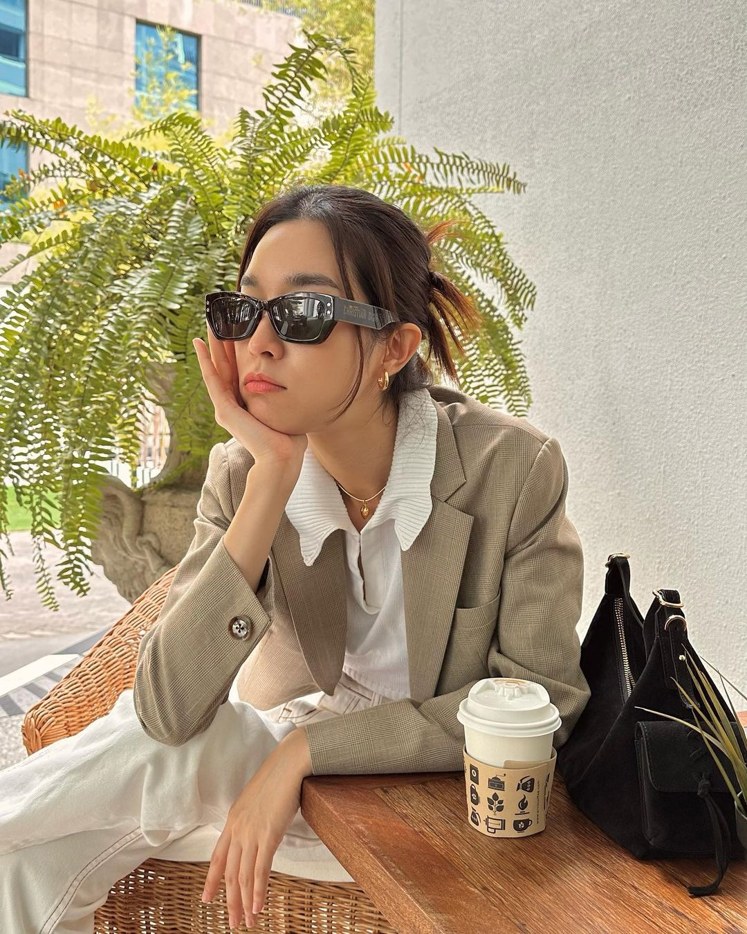 โม - มนชนก แสงฉายเพียงเพ็ญ
