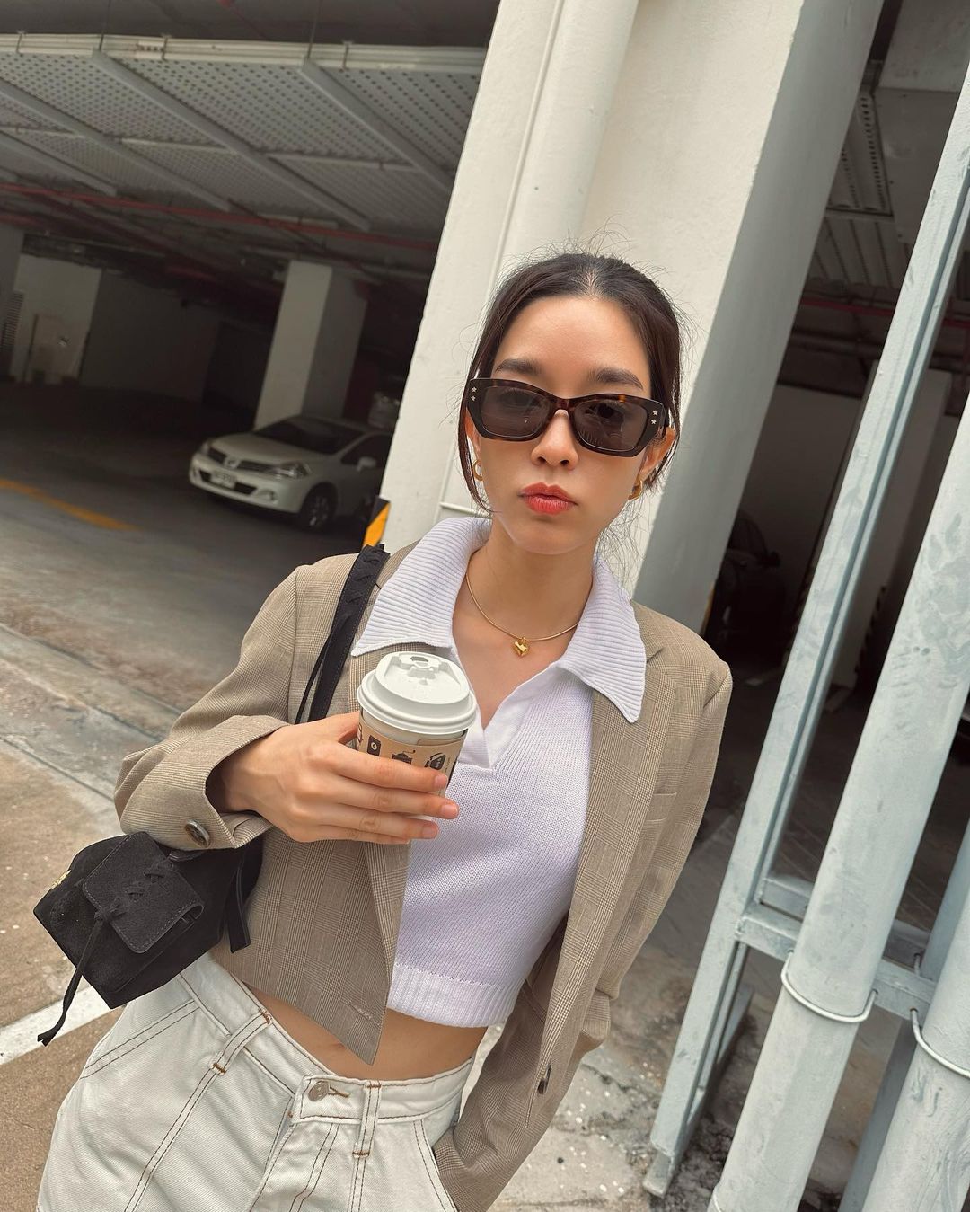 โม - มนชนก แสงฉายเพียงเพ็ญ