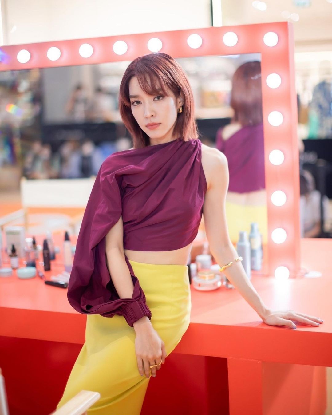 โม - มนชนก แสงฉายเพียงเพ็ญ