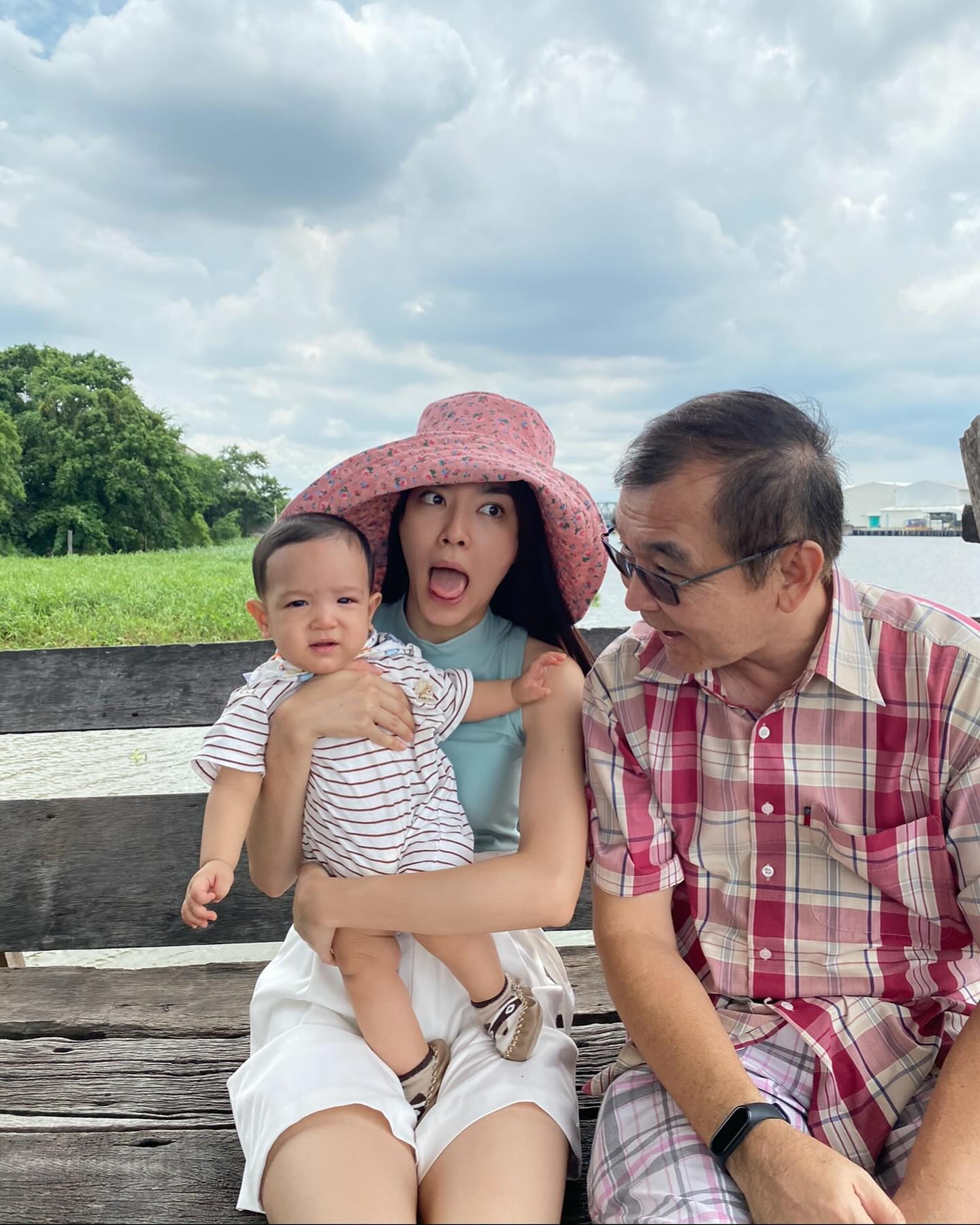 โม - มนชนก แสงฉายเพียงเพ็ญ