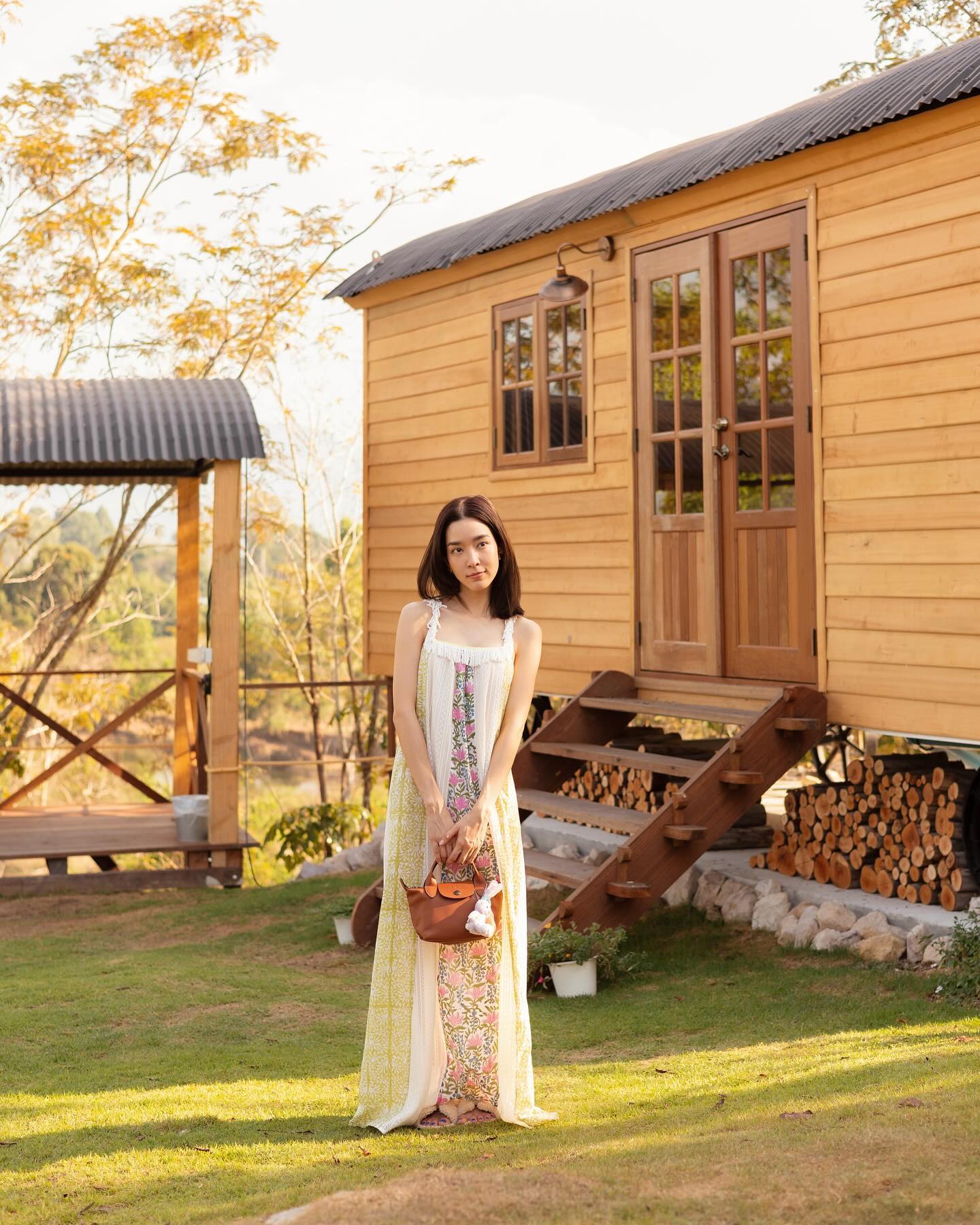โม - มนชนก แสงฉายเพียงเพ็ญ