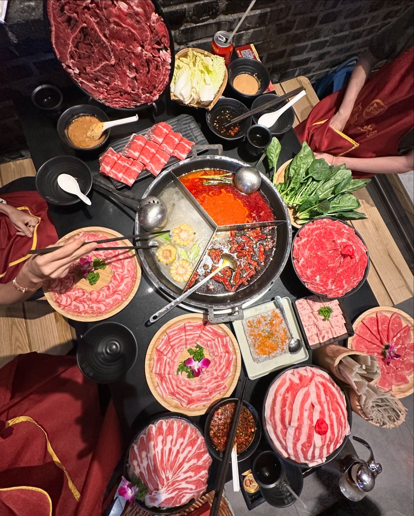 โม - มนชนก แสงฉายเพียงเพ็ญ