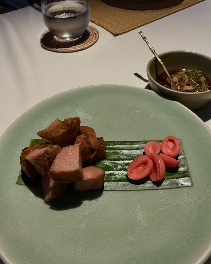 โม - มนชนก แสงฉายเพียงเพ็ญ