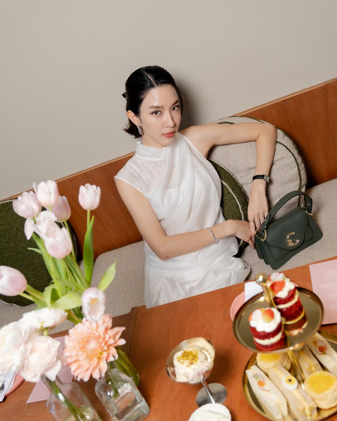 โม - มนชนก แสงฉายเพียงเพ็ญ
