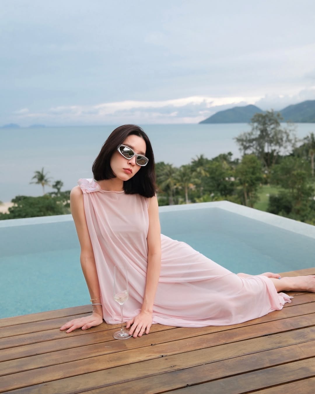 โม - มนชนก แสงฉายเพียงเพ็ญ