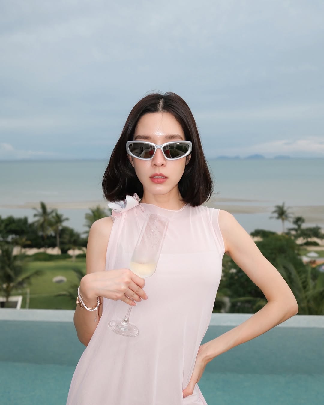 โม - มนชนก แสงฉายเพียงเพ็ญ
