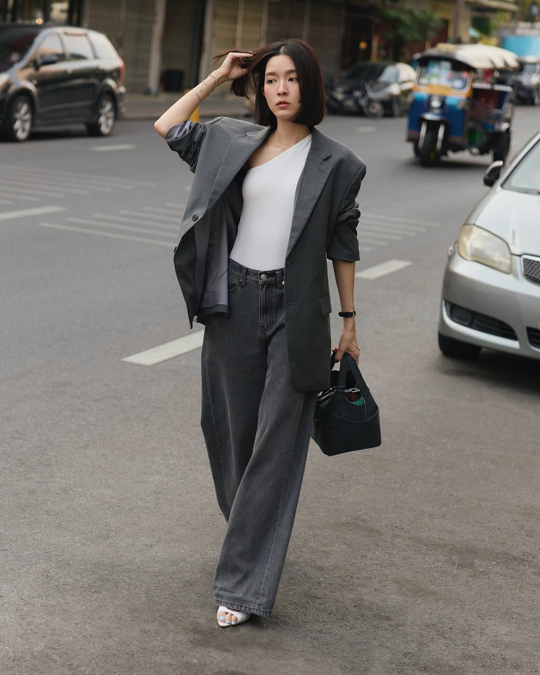 โม - มนชนก แสงฉายเพียงเพ็ญ