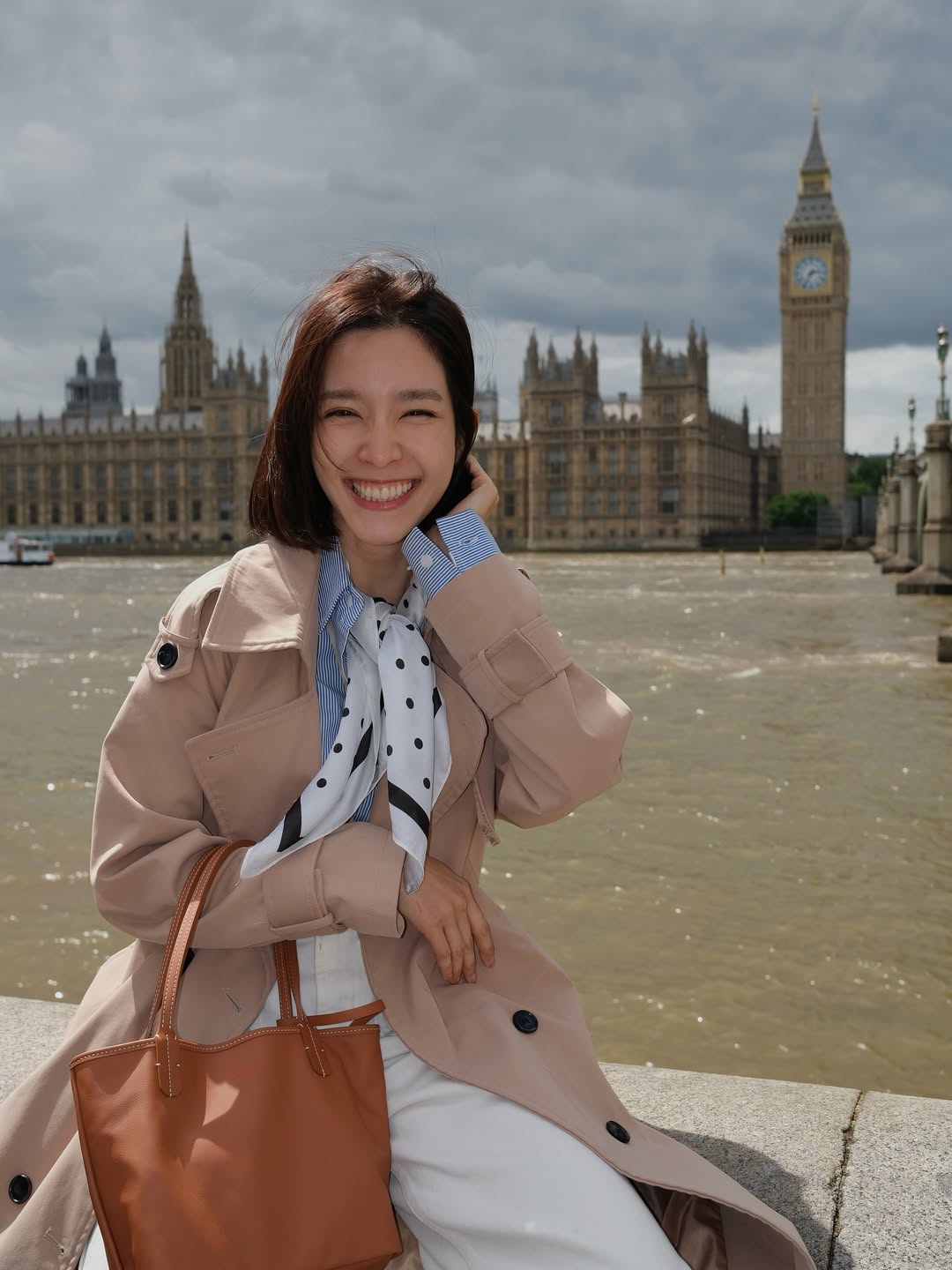 โม - มนชนก แสงฉายเพียงเพ็ญ