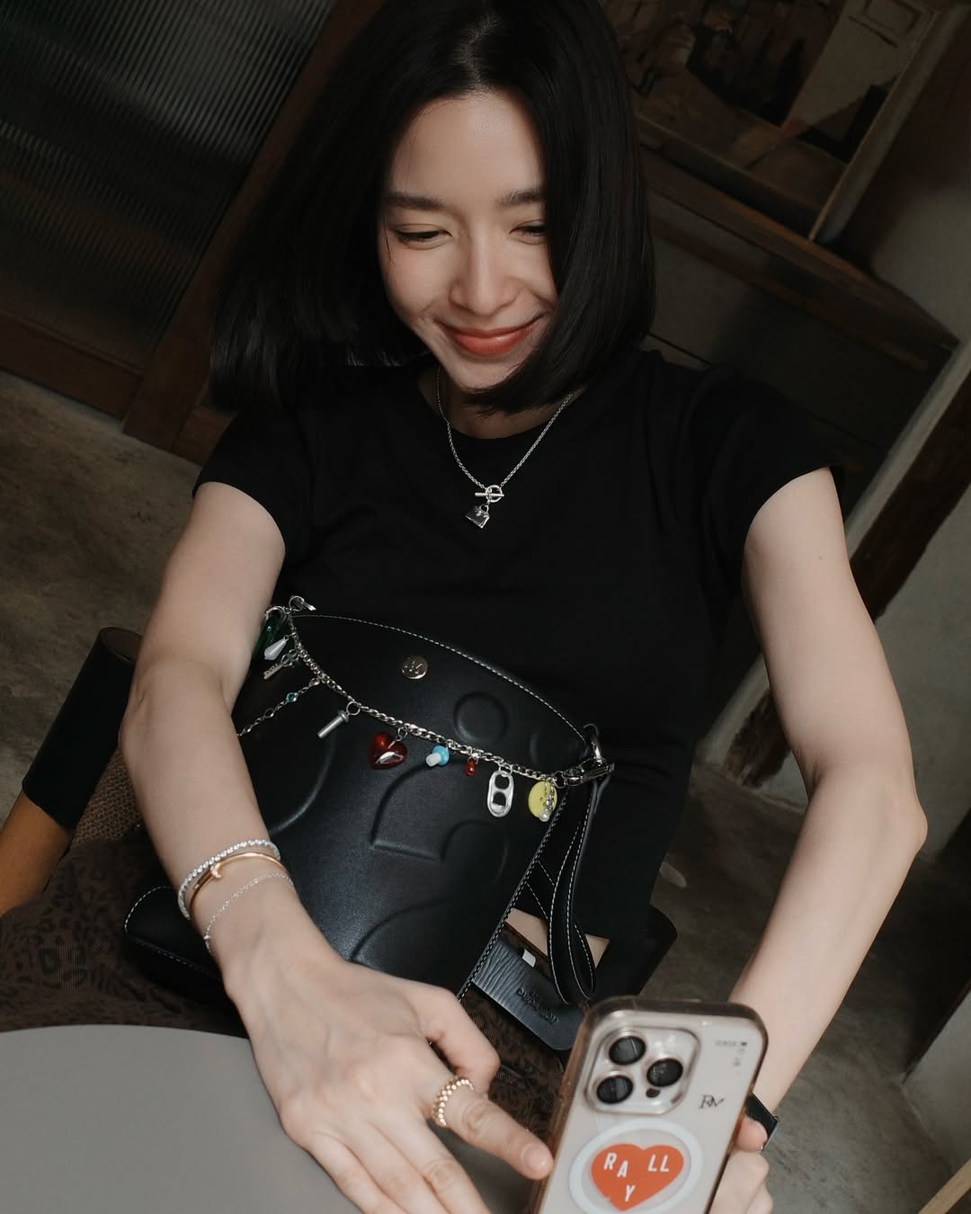 โม - มนชนก แสงฉายเพียงเพ็ญ