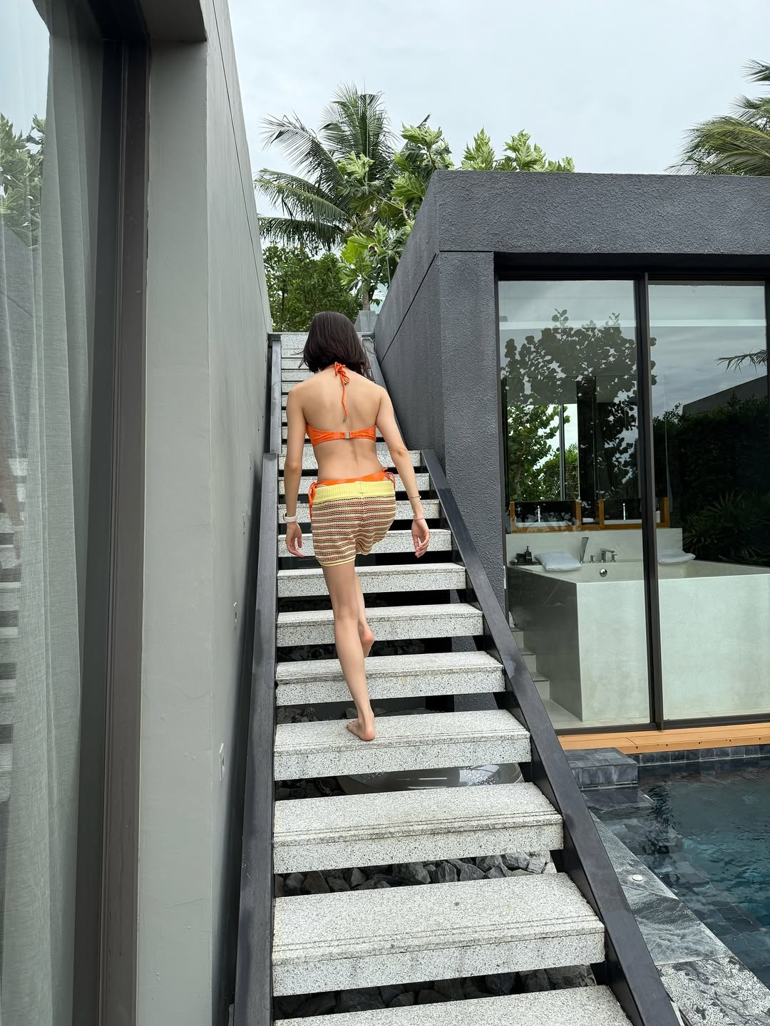 โม - มนชนก แสงฉายเพียงเพ็ญ