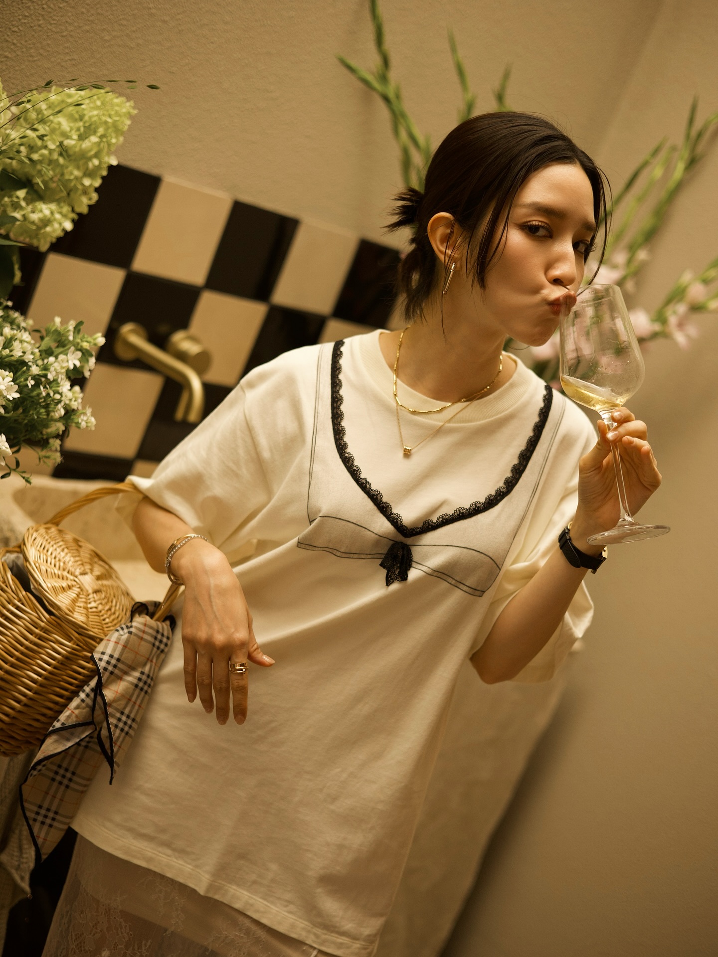 โม - มนชนก แสงฉายเพียงเพ็ญ