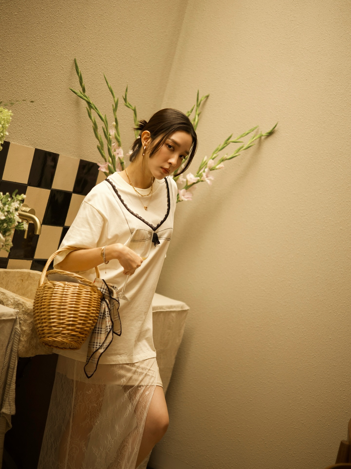 โม - มนชนก แสงฉายเพียงเพ็ญ