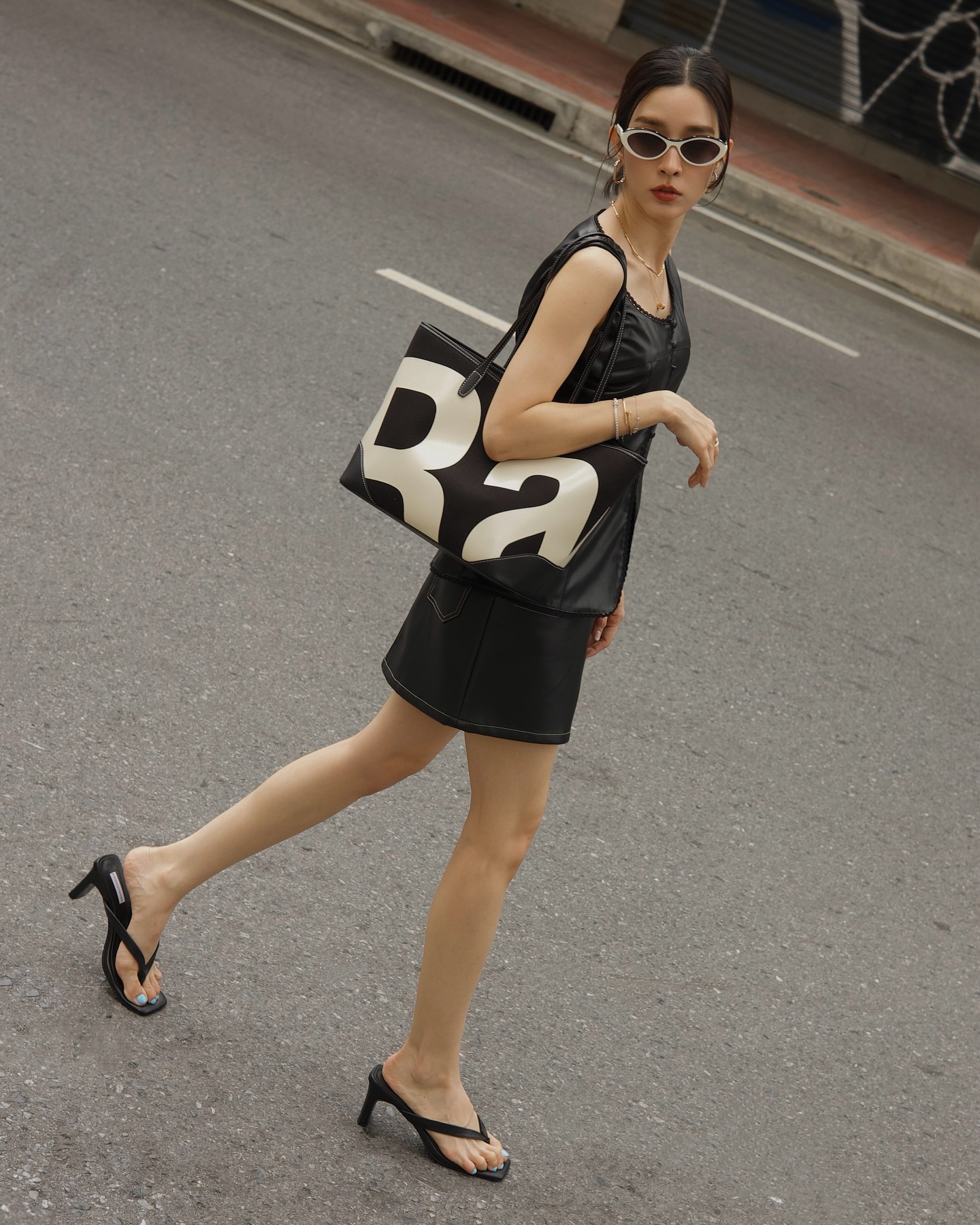 โม - มนชนก แสงฉายเพียงเพ็ญ