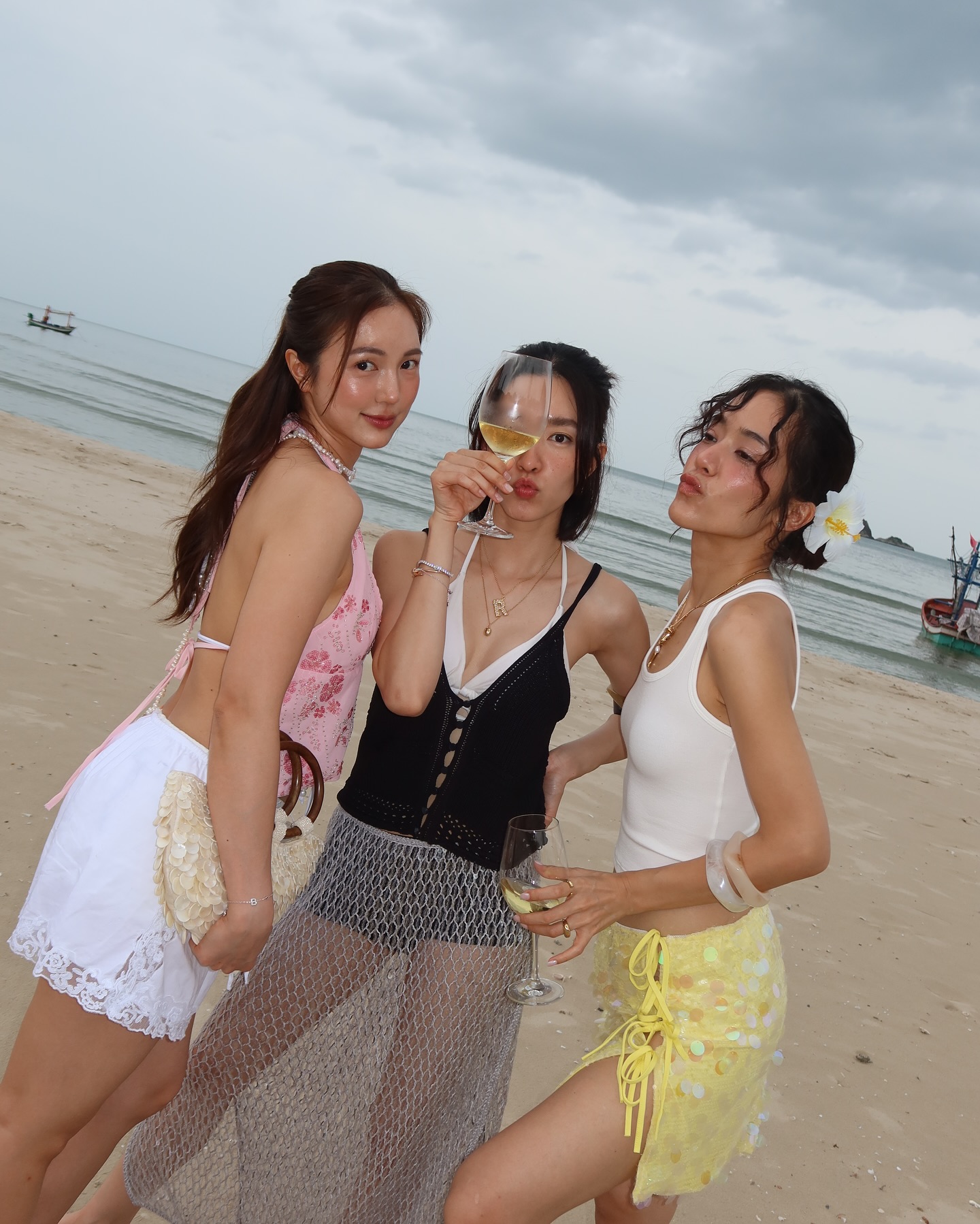 โม - มนชนก แสงฉายเพียงเพ็ญ