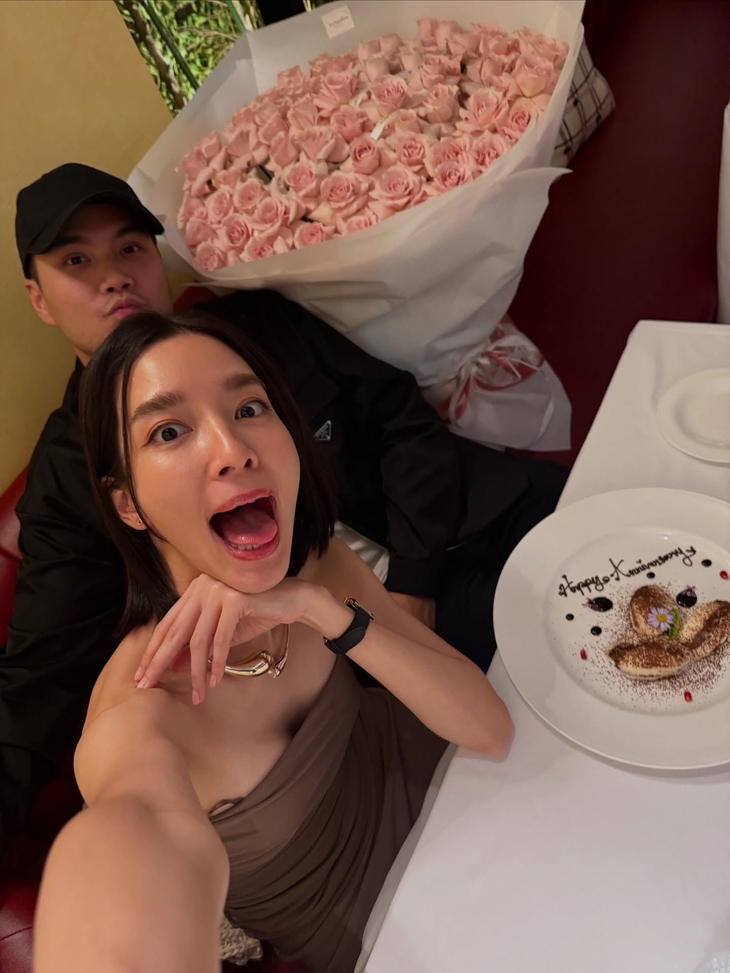 โม - มนชนก แสงฉายเพียงเพ็ญ