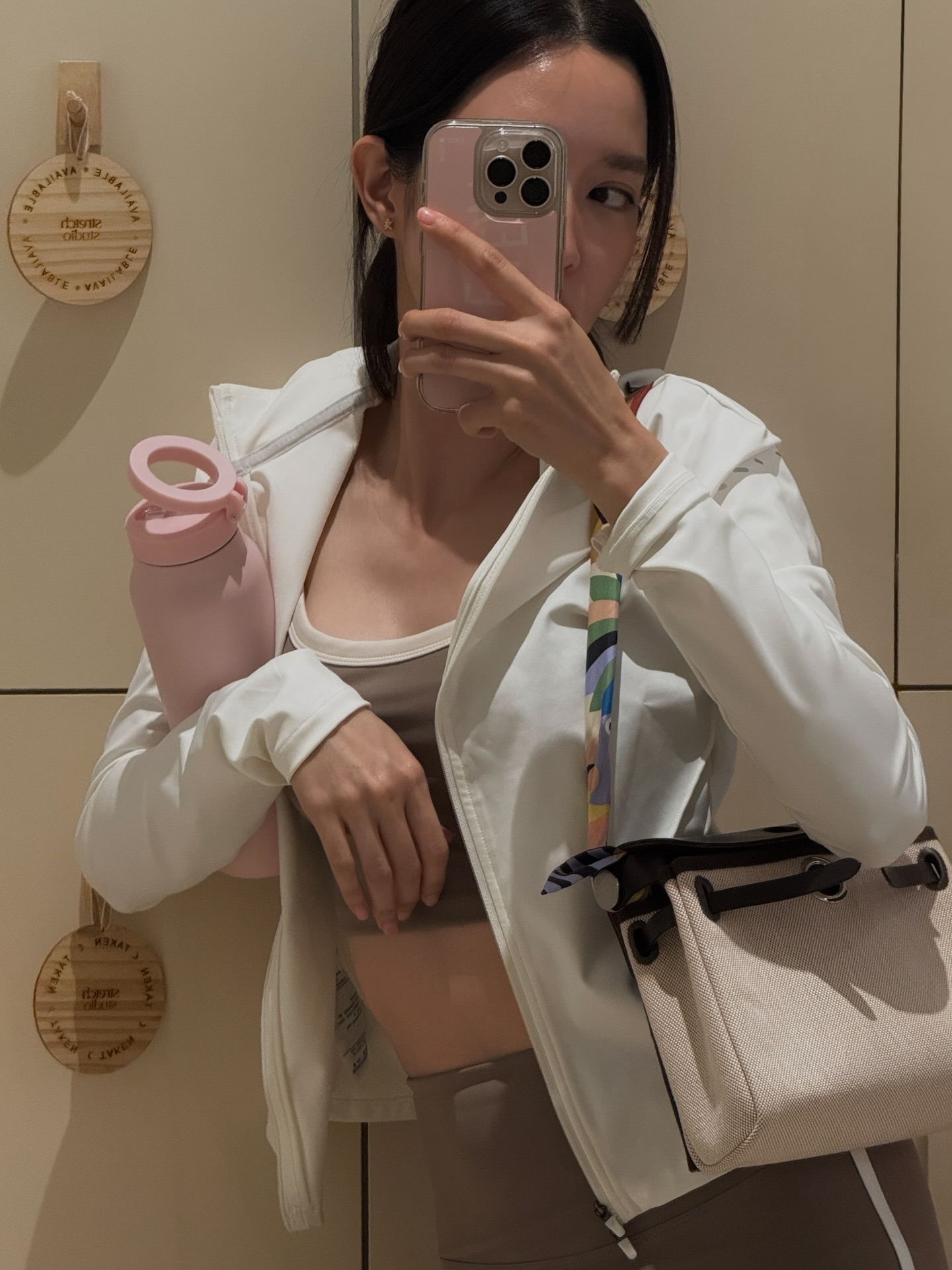 โม - มนชนก แสงฉายเพียงเพ็ญ