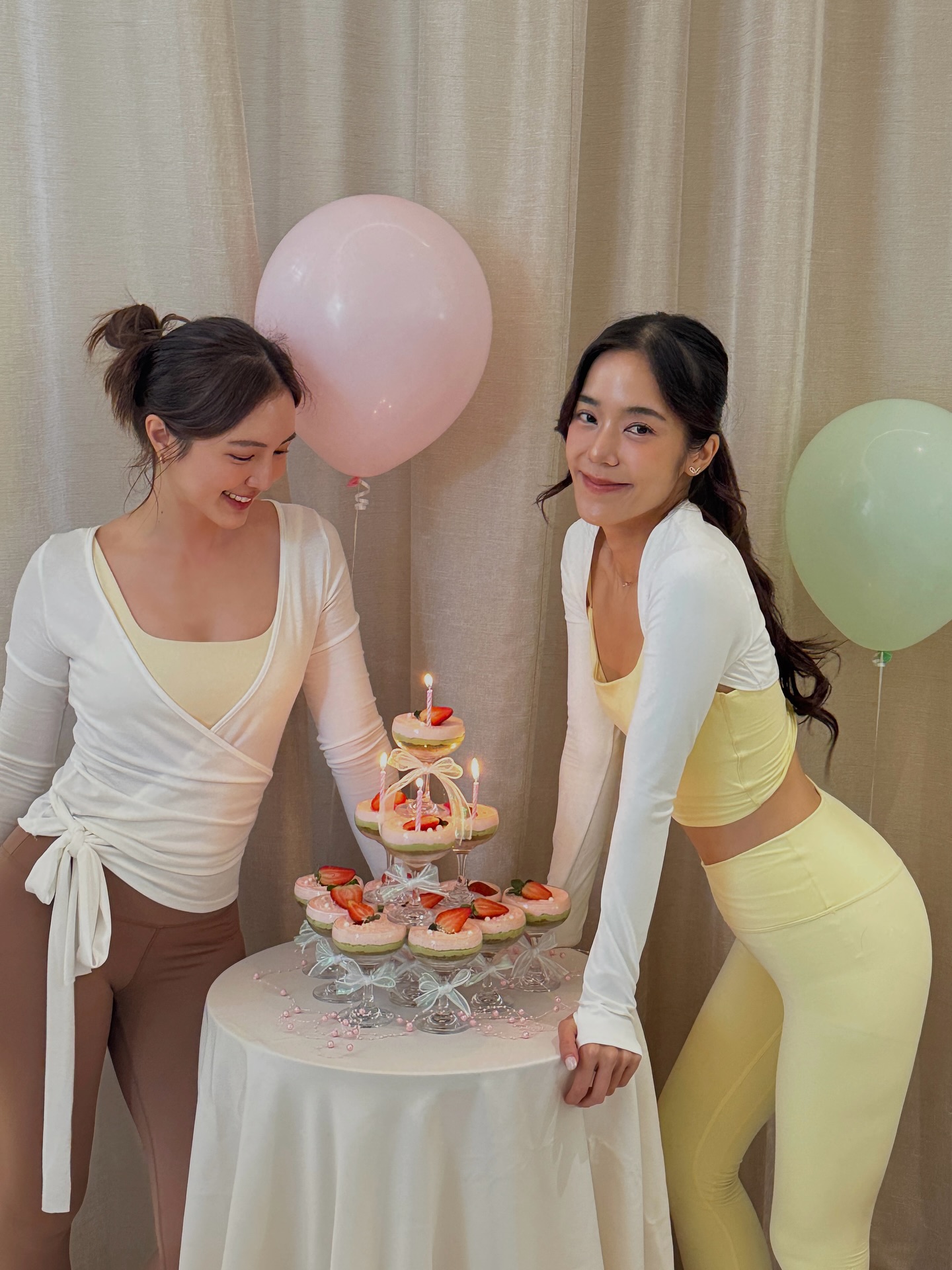 โม - มนชนก แสงฉายเพียงเพ็ญ