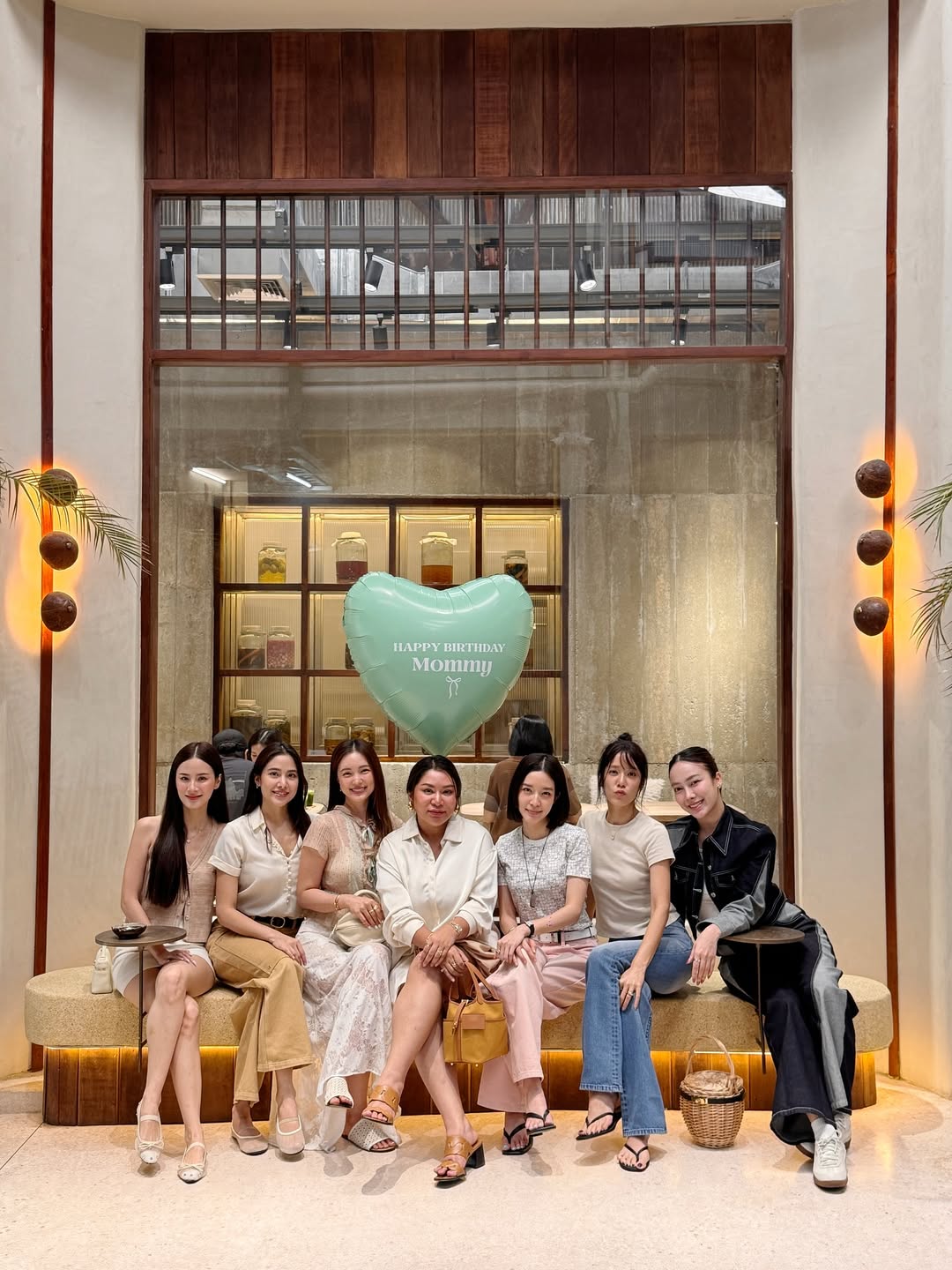 โม - มนชนก แสงฉายเพียงเพ็ญ