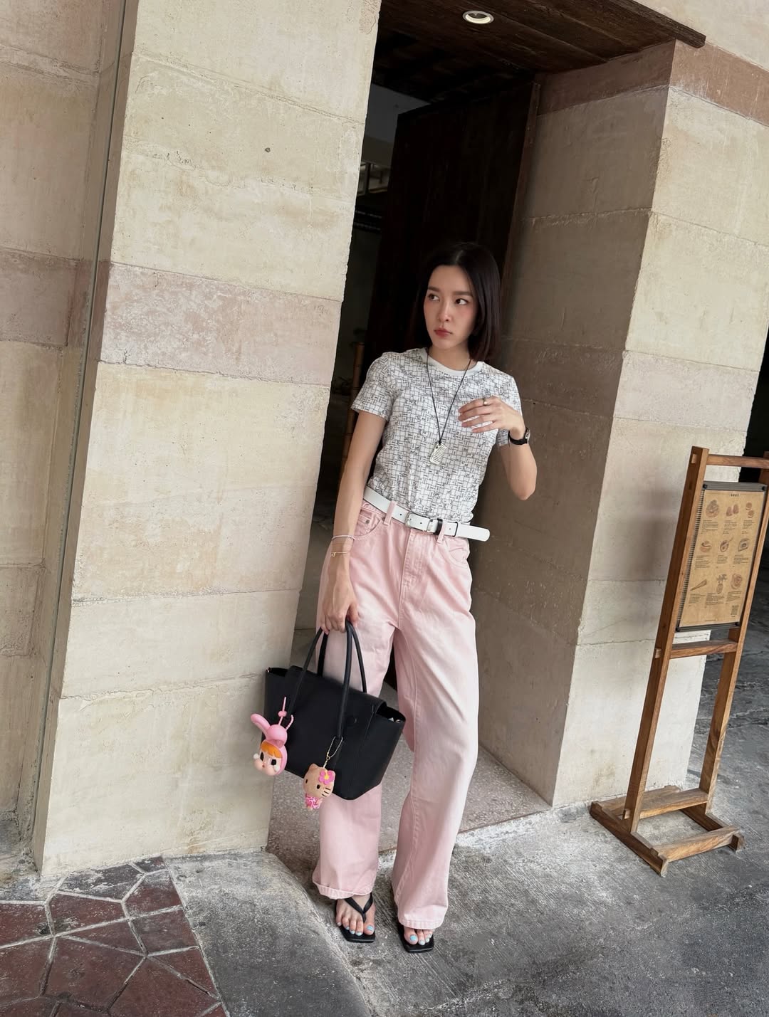 โม - มนชนก แสงฉายเพียงเพ็ญ