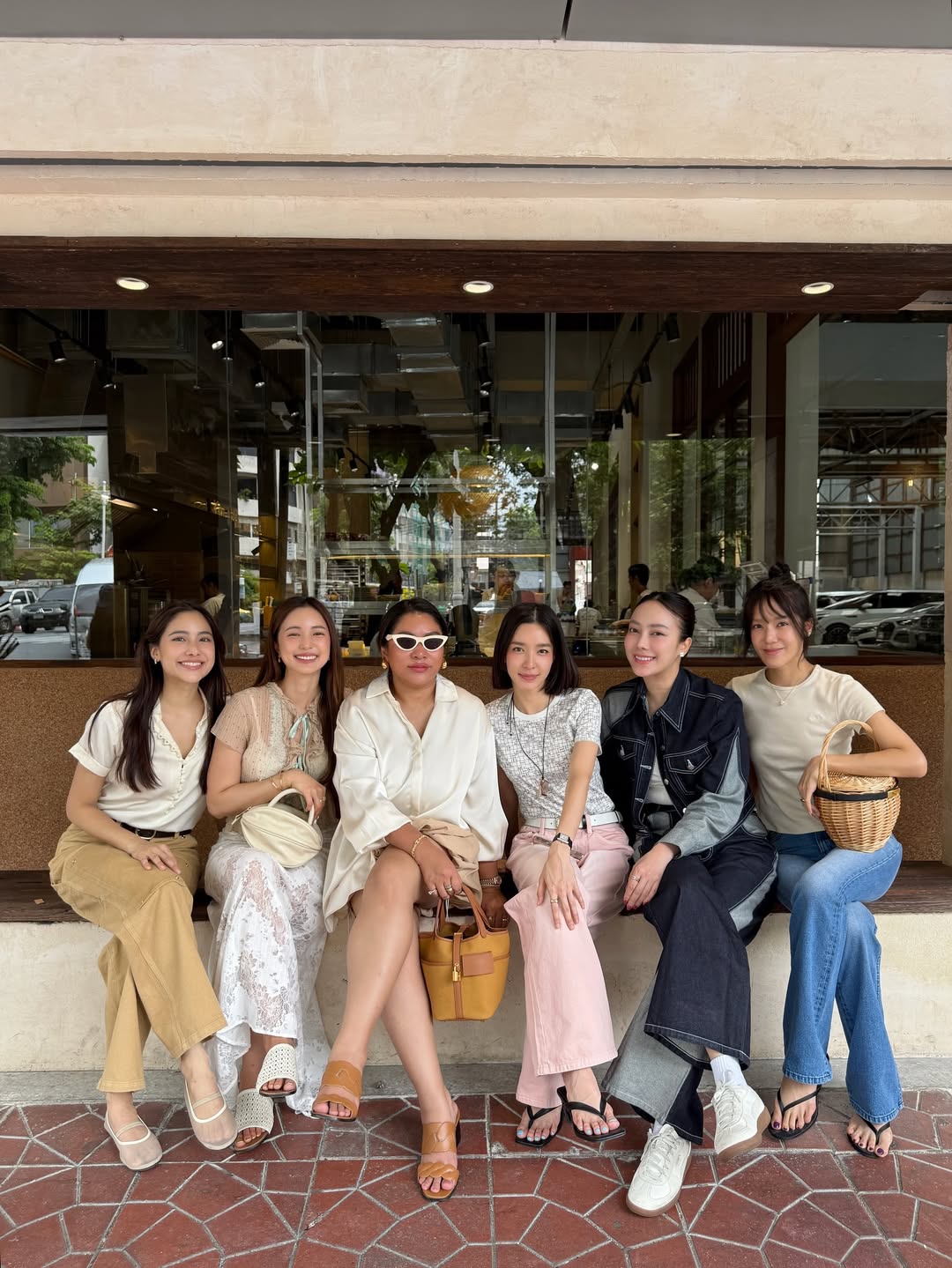 โม - มนชนก แสงฉายเพียงเพ็ญ