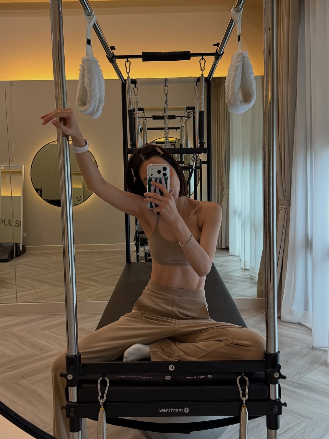 โม - มนชนก แสงฉายเพียงเพ็ญ