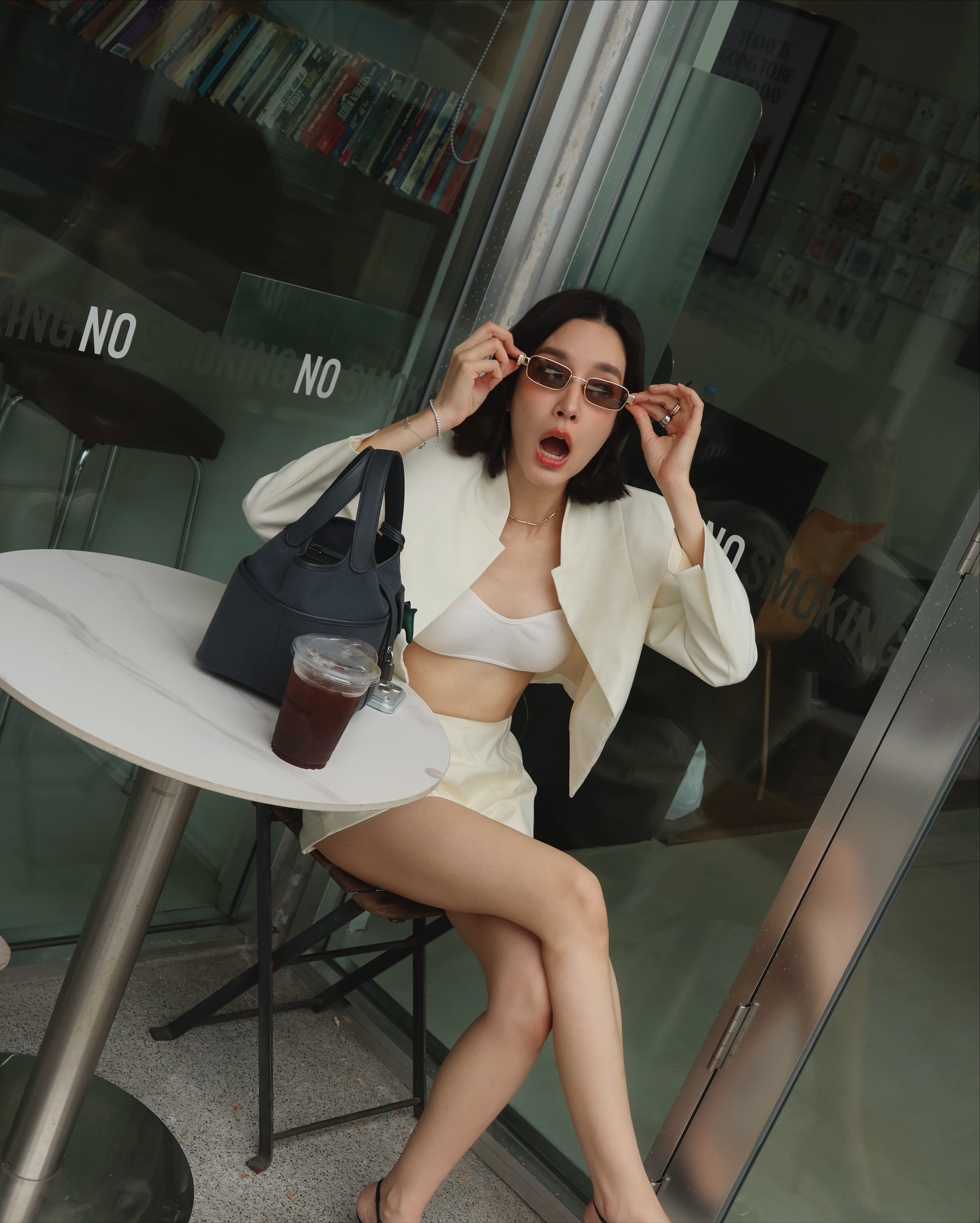 โม - มนชนก แสงฉายเพียงเพ็ญ