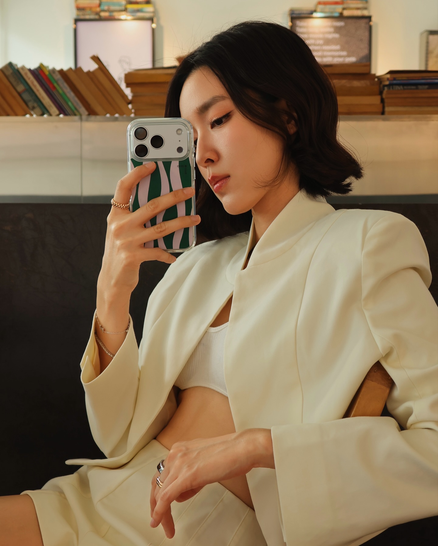 โม - มนชนก แสงฉายเพียงเพ็ญ