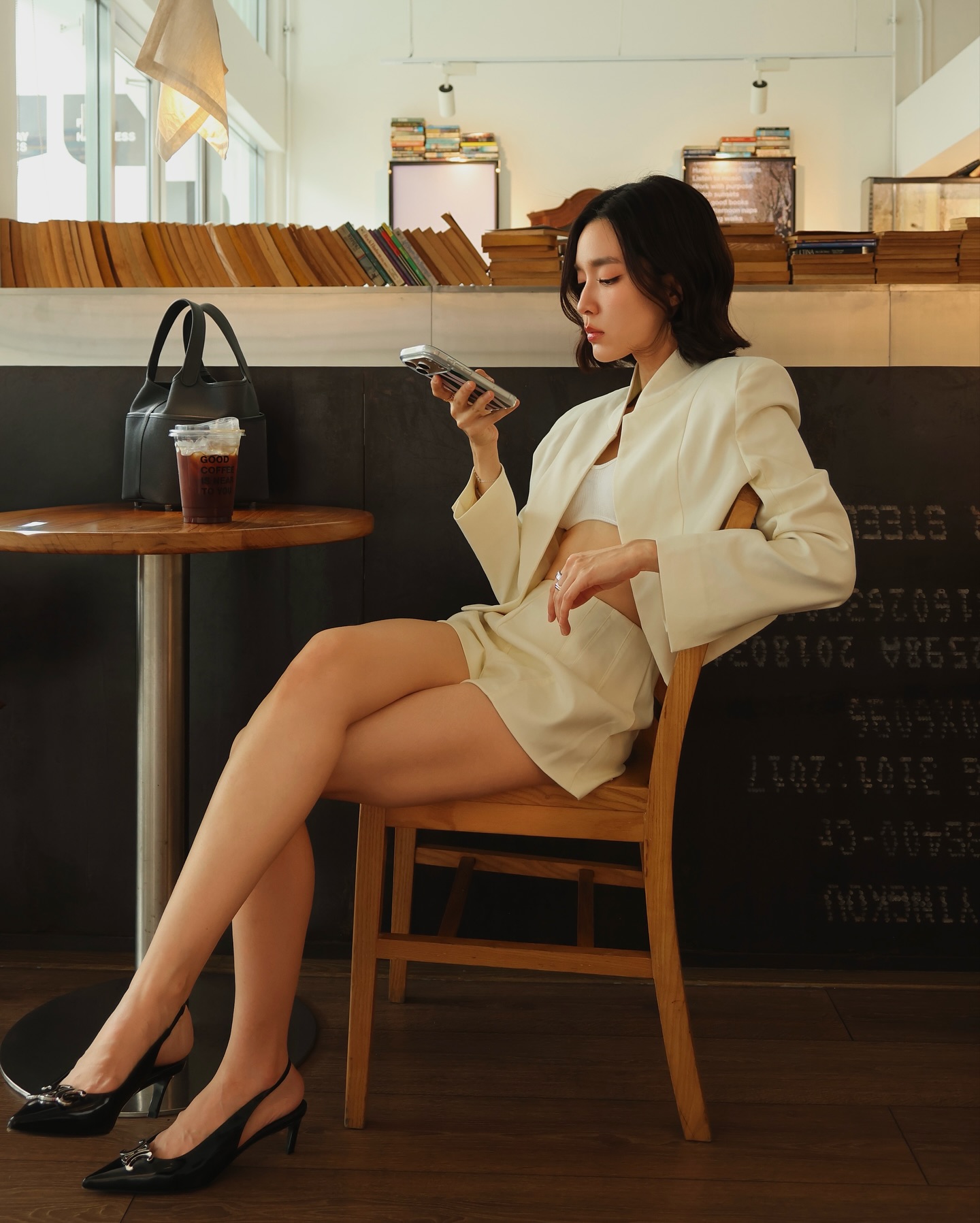 โม - มนชนก แสงฉายเพียงเพ็ญ