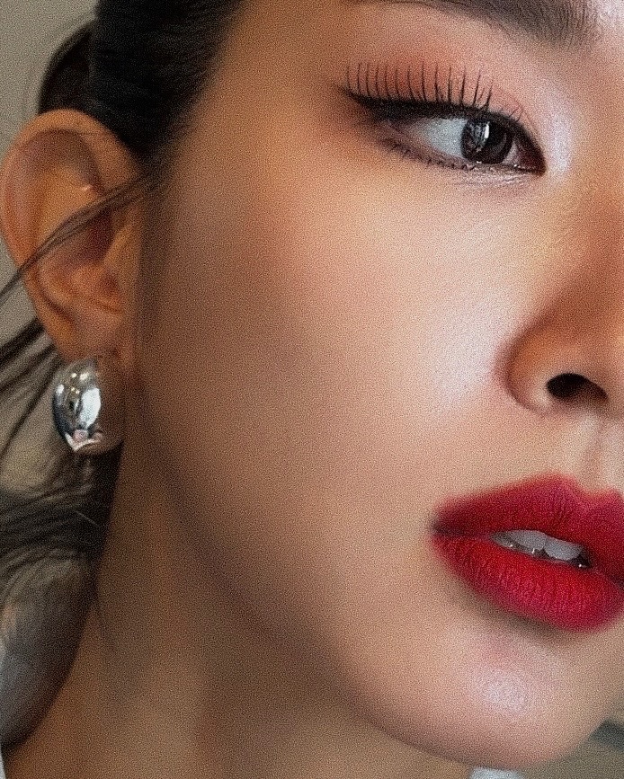 โม - มนชนก แสงฉายเพียงเพ็ญ