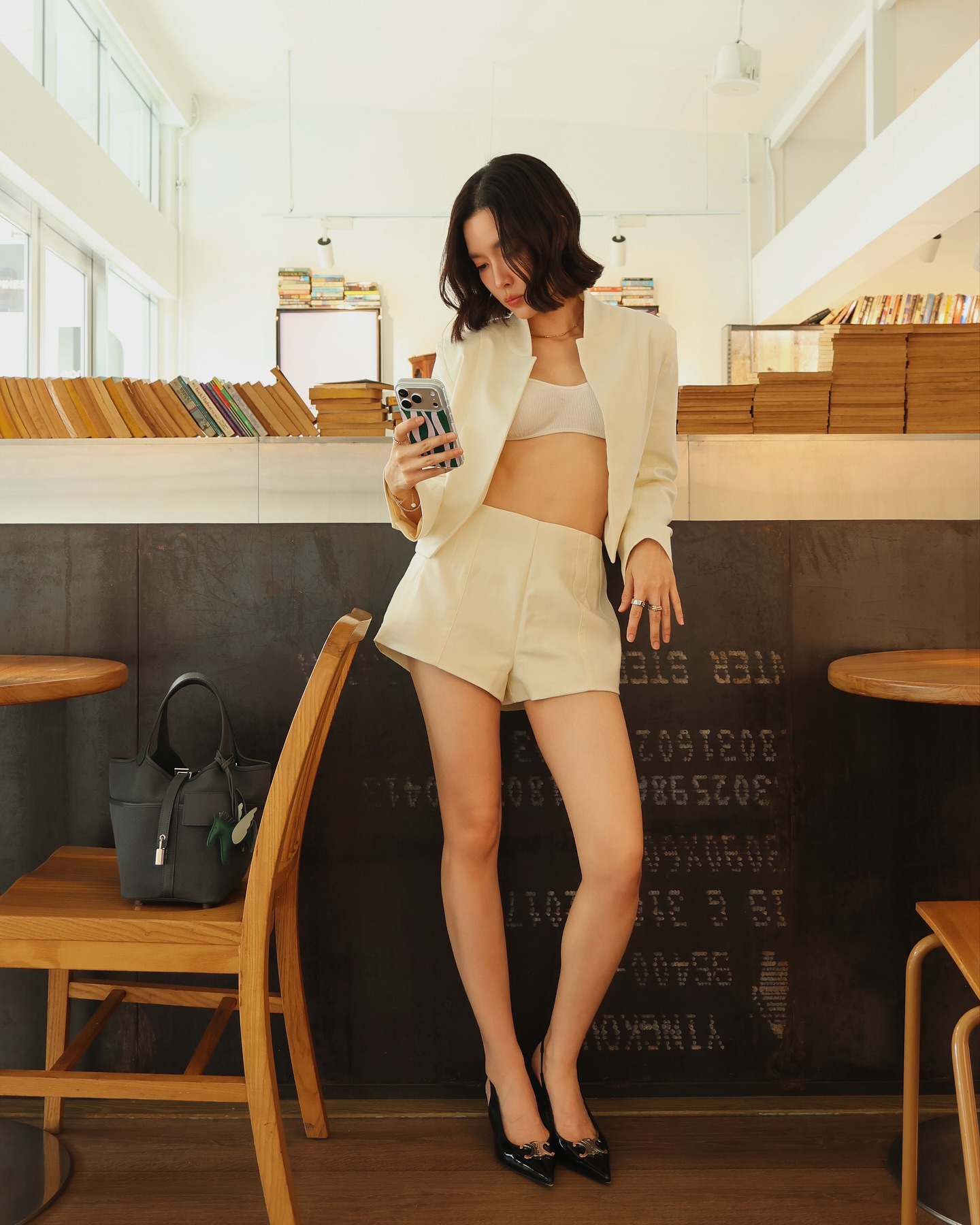 โม - มนชนก แสงฉายเพียงเพ็ญ