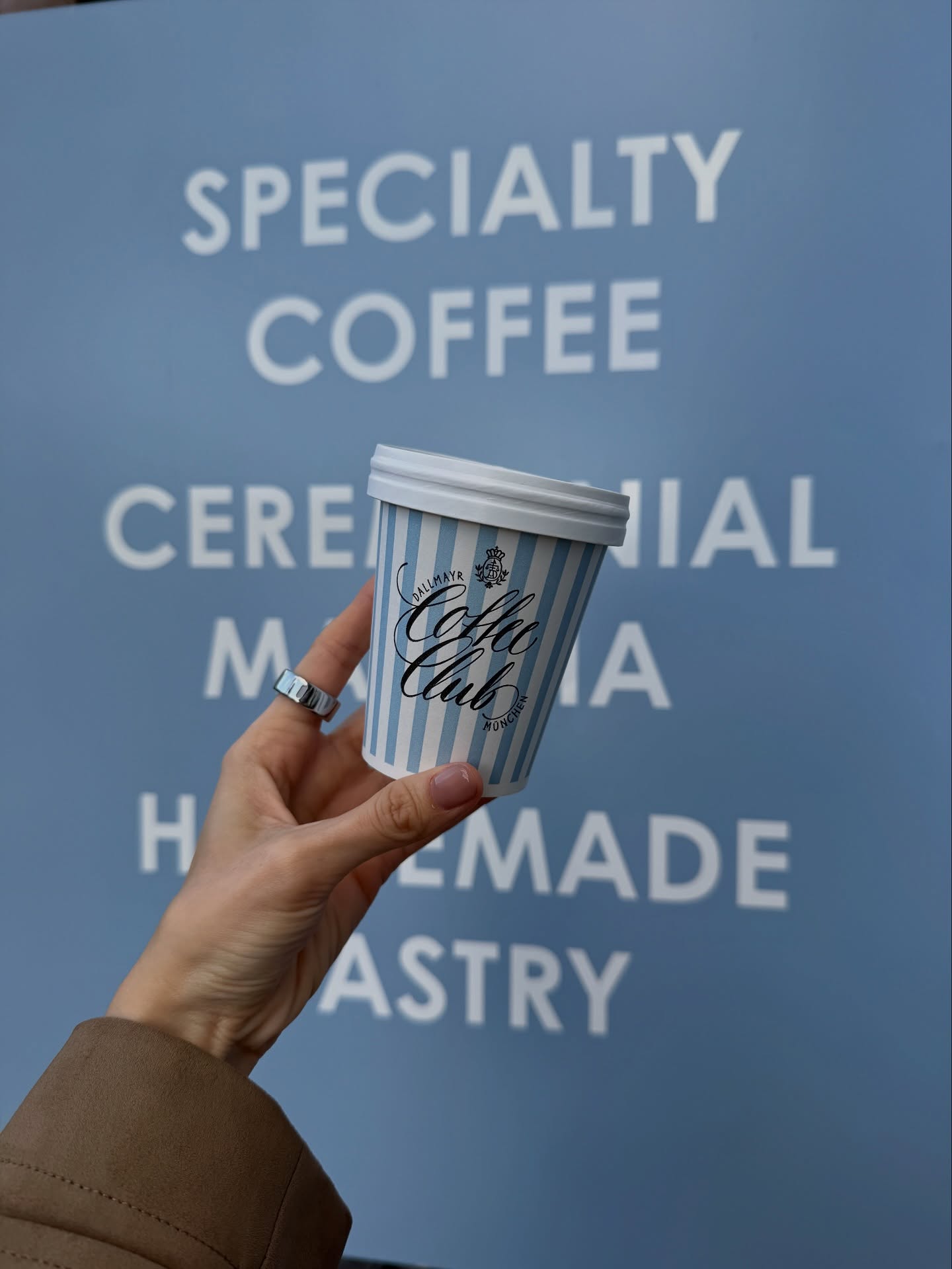 โม - มนชนก แสงฉายเพียงเพ็ญ