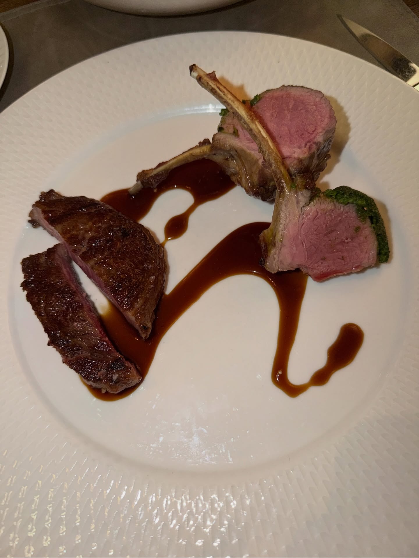 โม - มนชนก แสงฉายเพียงเพ็ญ