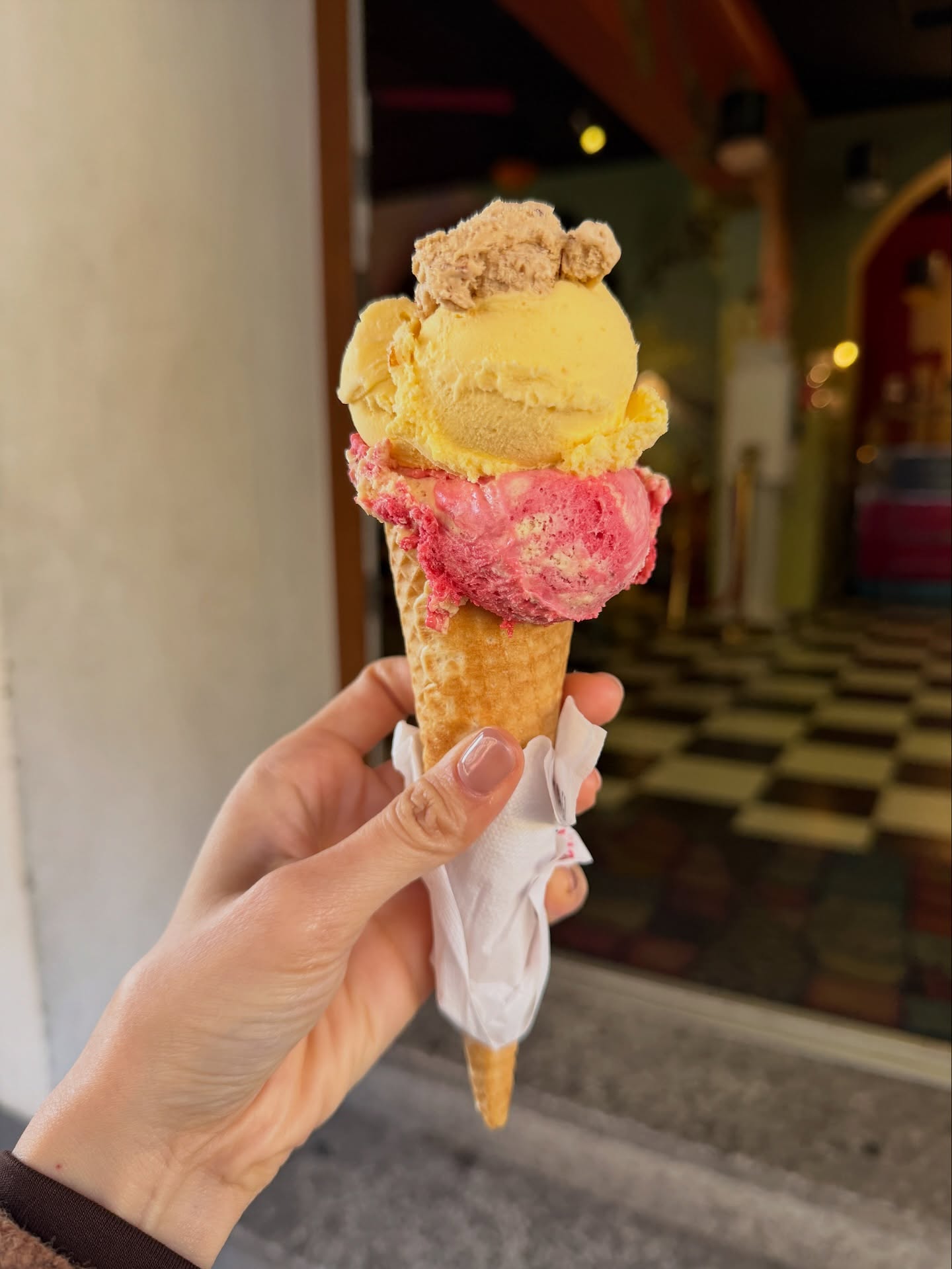 โม - มนชนก แสงฉายเพียงเพ็ญ