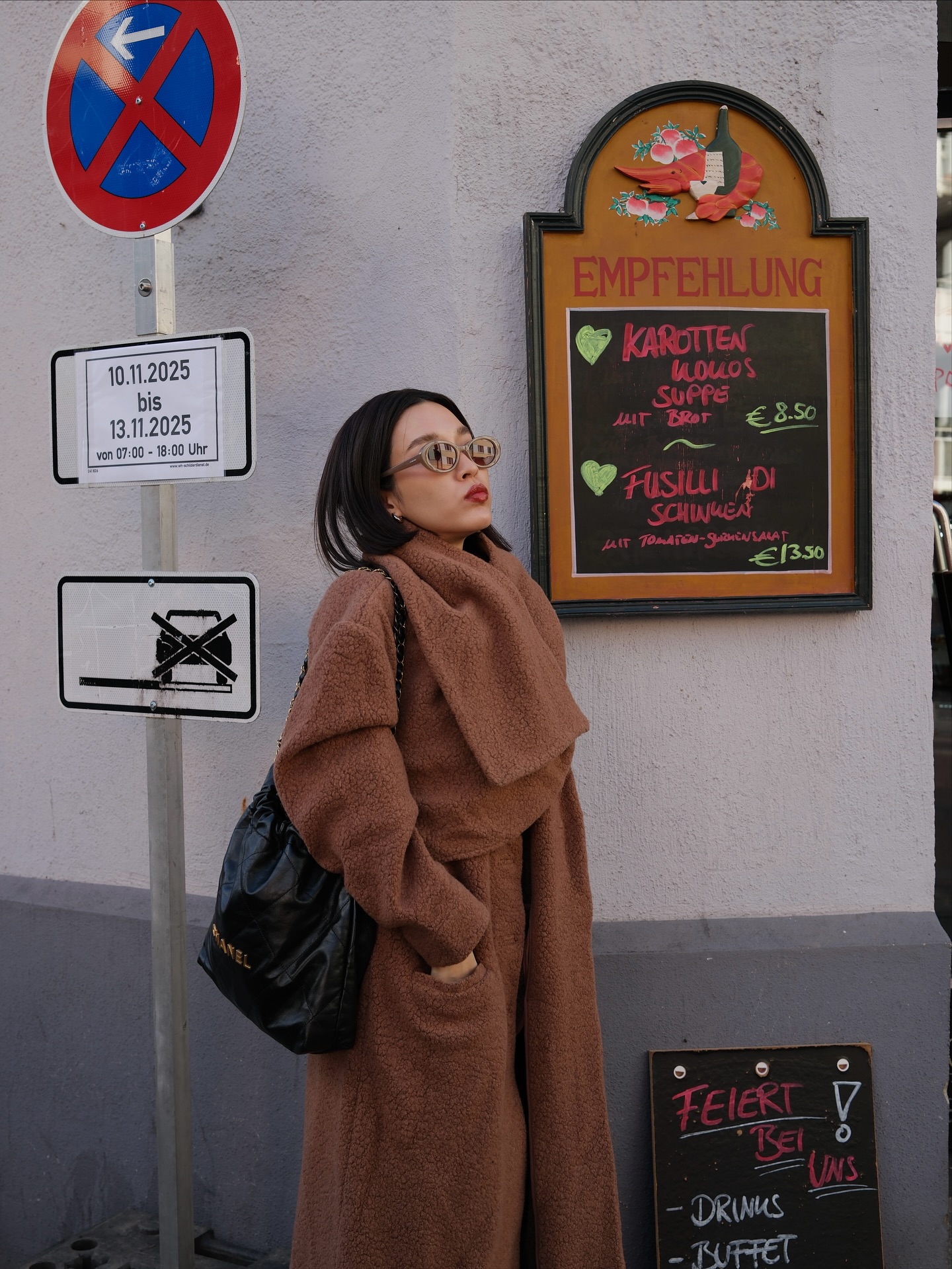 โม - มนชนก แสงฉายเพียงเพ็ญ