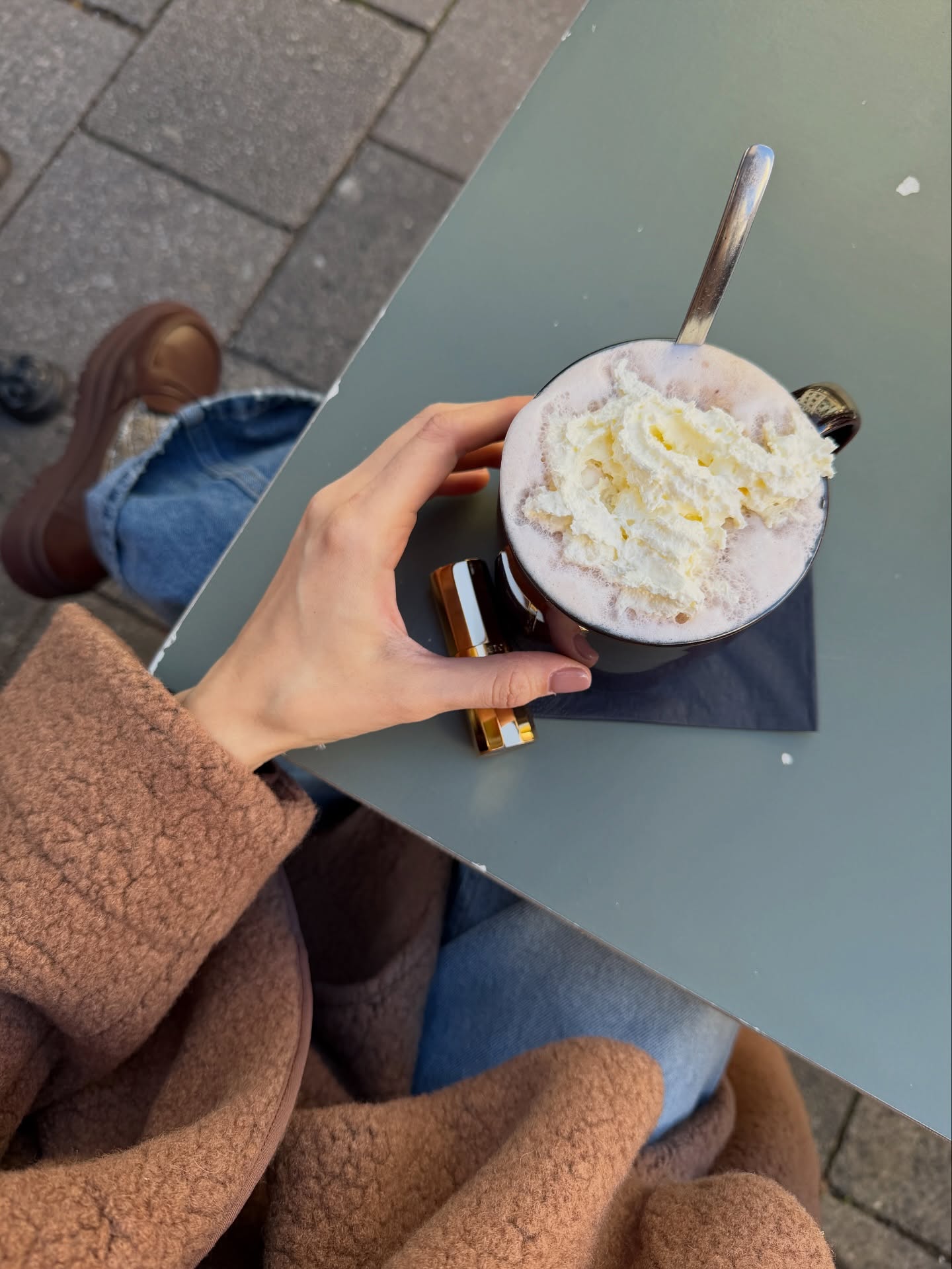 โม - มนชนก แสงฉายเพียงเพ็ญ