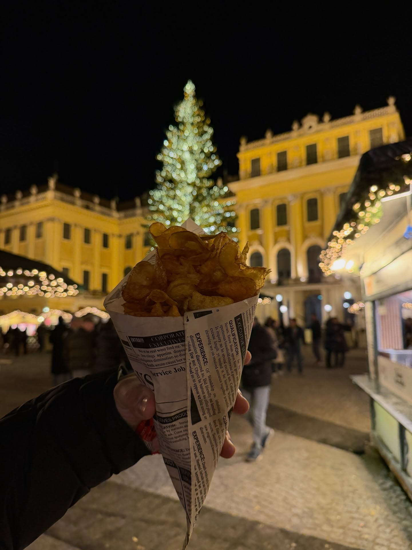 โม - มนชนก แสงฉายเพียงเพ็ญ