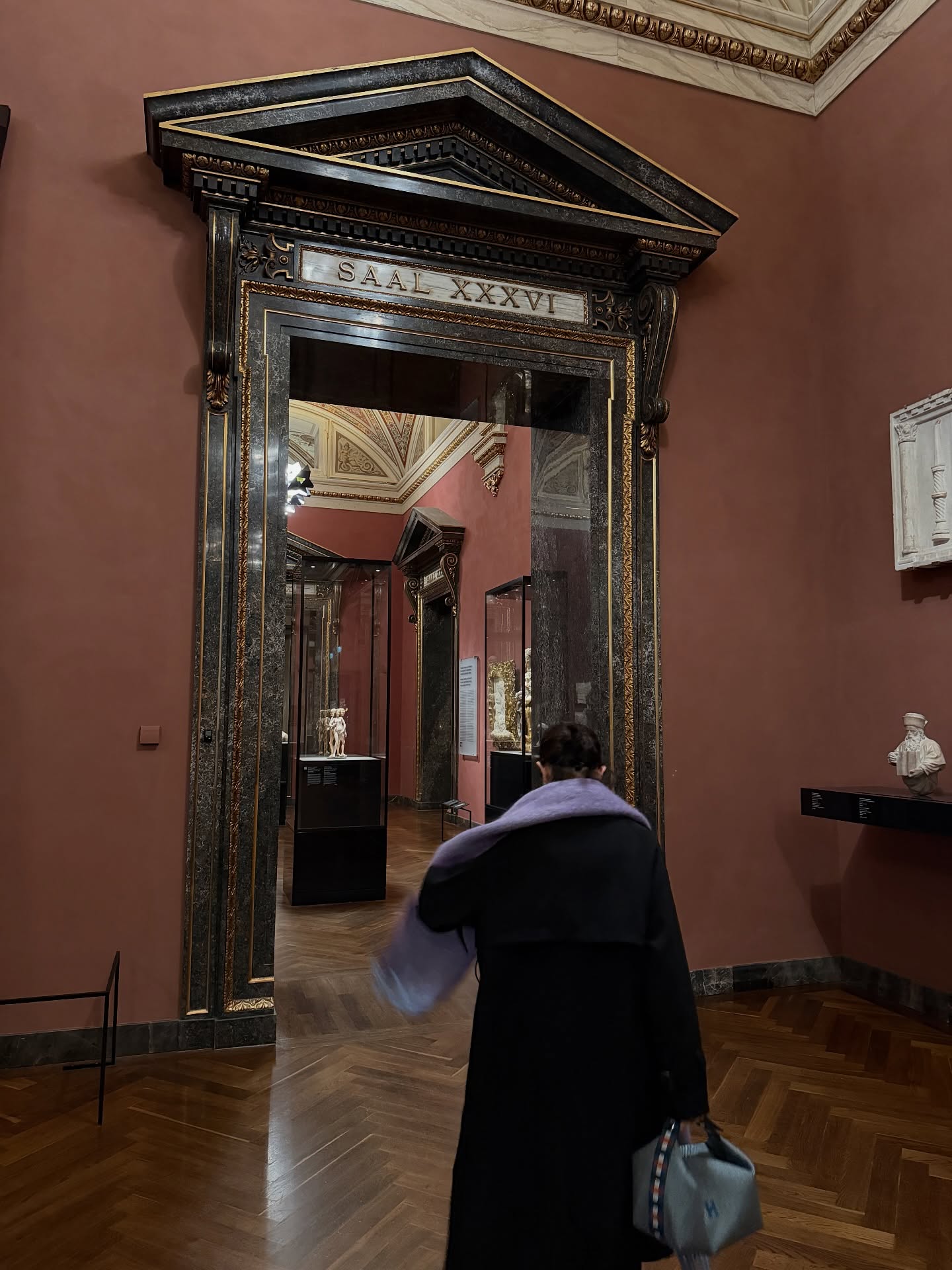 โม - มนชนก แสงฉายเพียงเพ็ญ