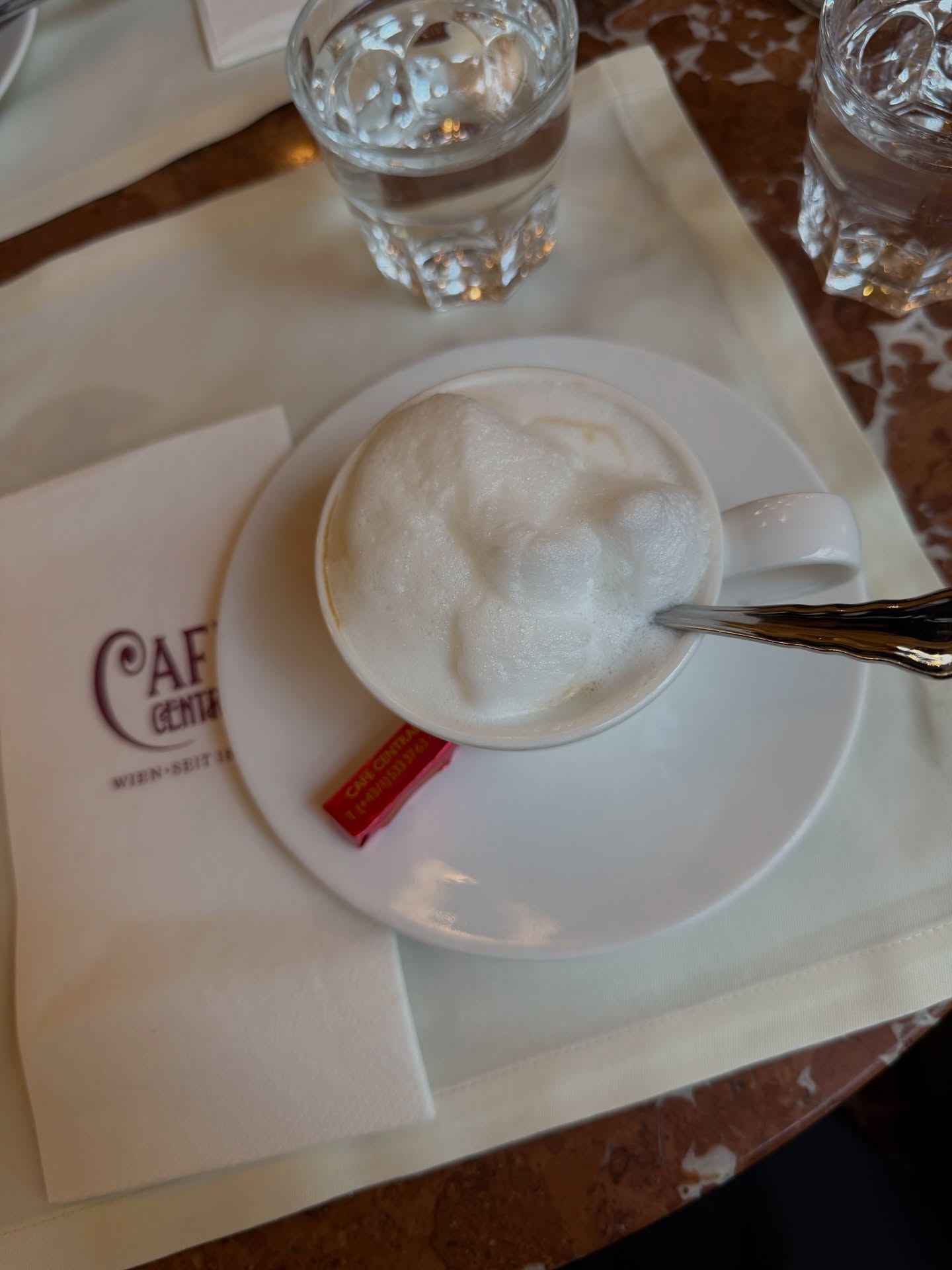 โม - มนชนก แสงฉายเพียงเพ็ญ