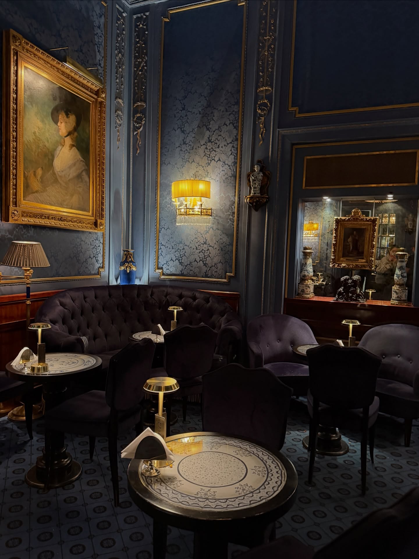 โม - มนชนก แสงฉายเพียงเพ็ญ