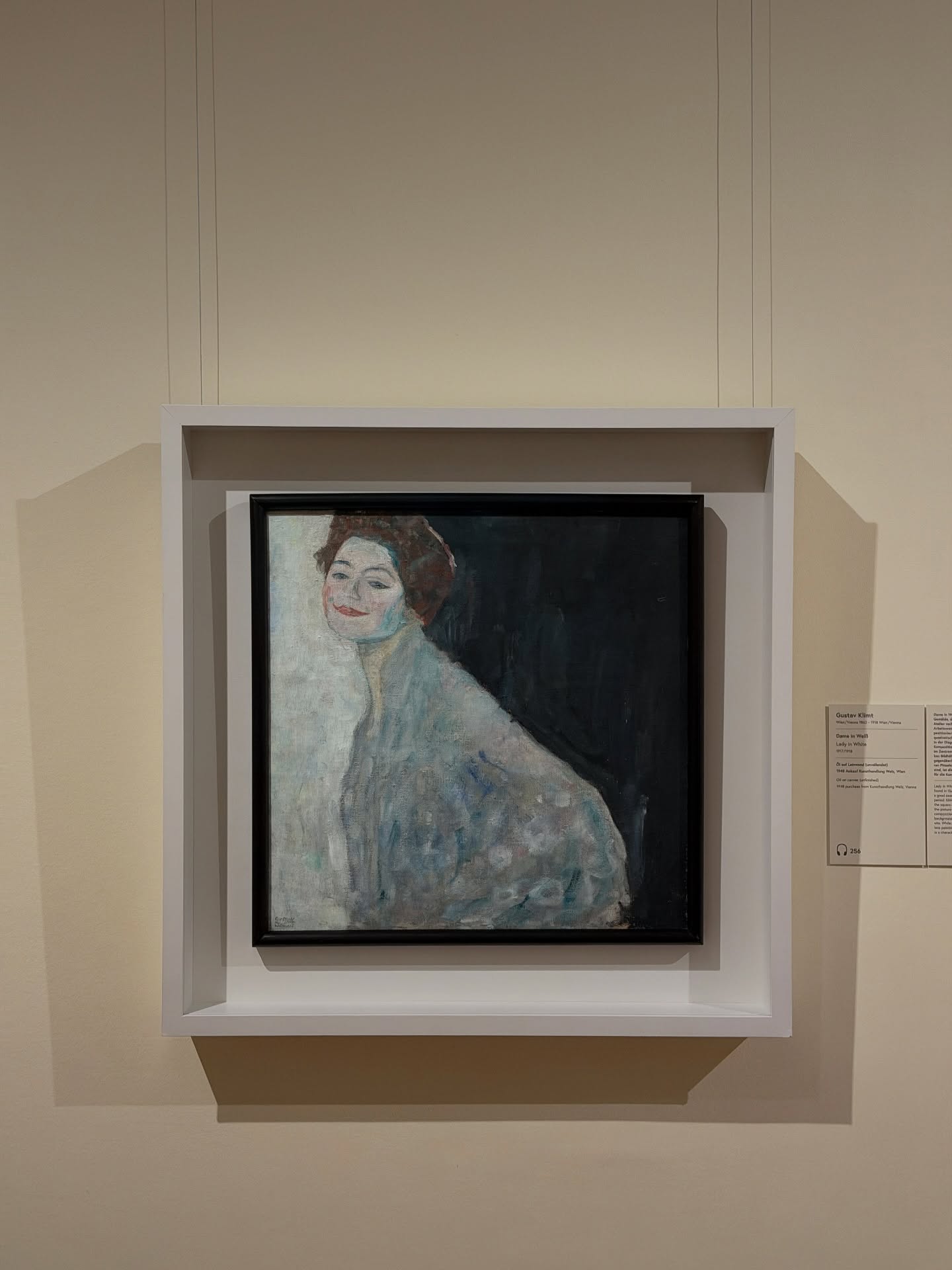 โม - มนชนก แสงฉายเพียงเพ็ญ