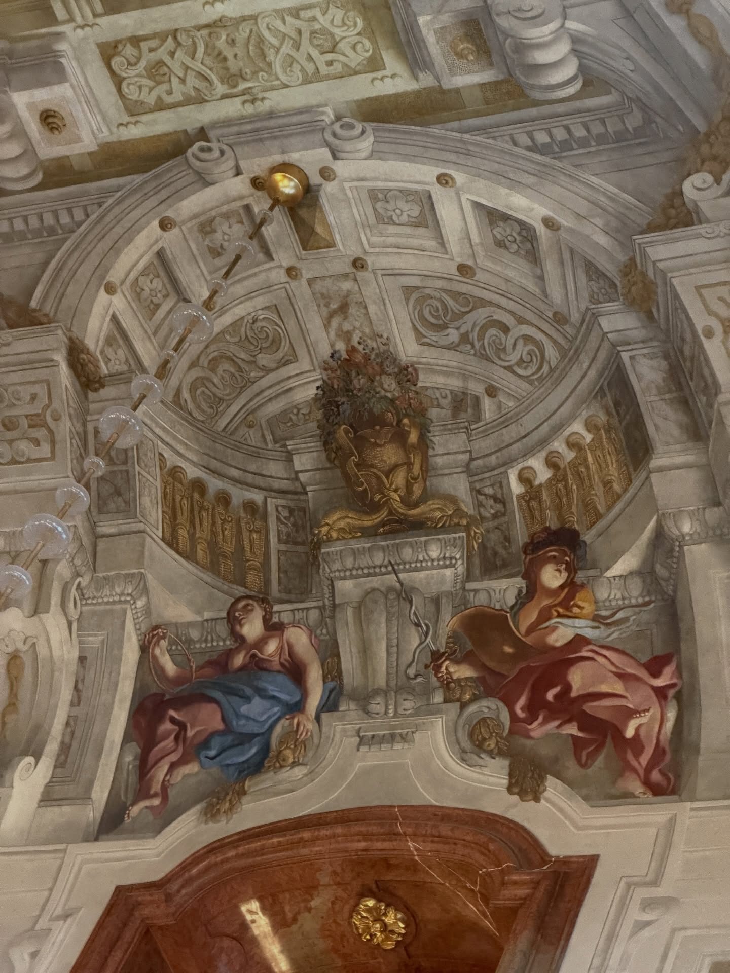 โม - มนชนก แสงฉายเพียงเพ็ญ