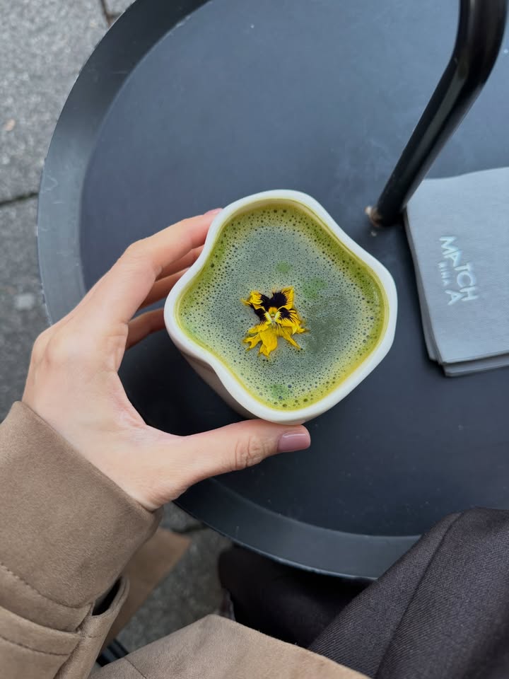 โม - มนชนก แสงฉายเพียงเพ็ญ