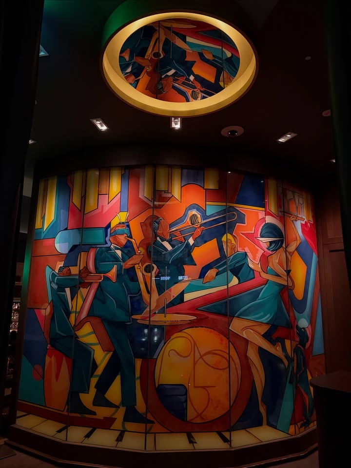 โม - มนชนก แสงฉายเพียงเพ็ญ